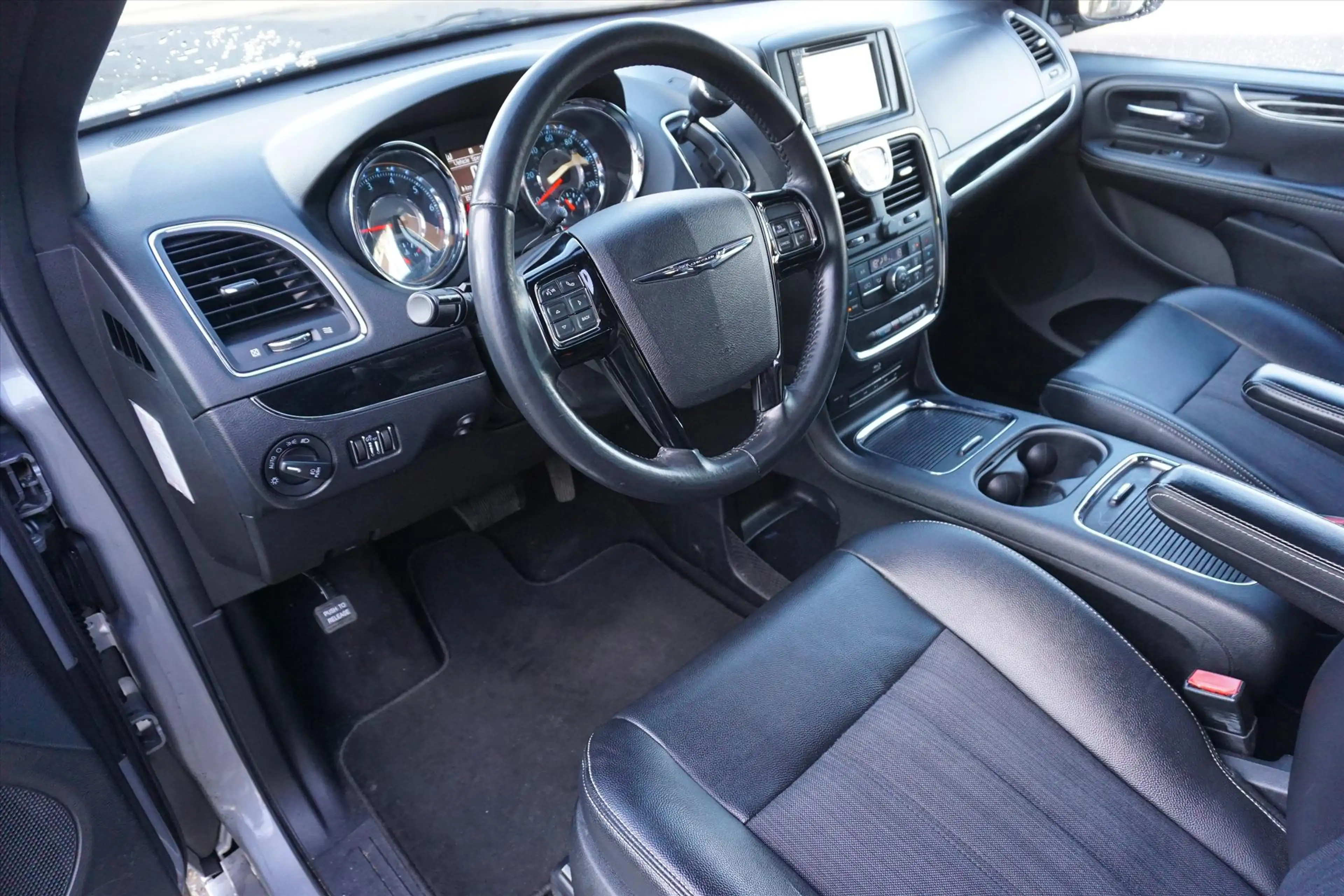 Chrysler Grand Voyager 3.6 V6 Stow&Go / 7-Persoons / Navi / Camera / TV / — photo 9
