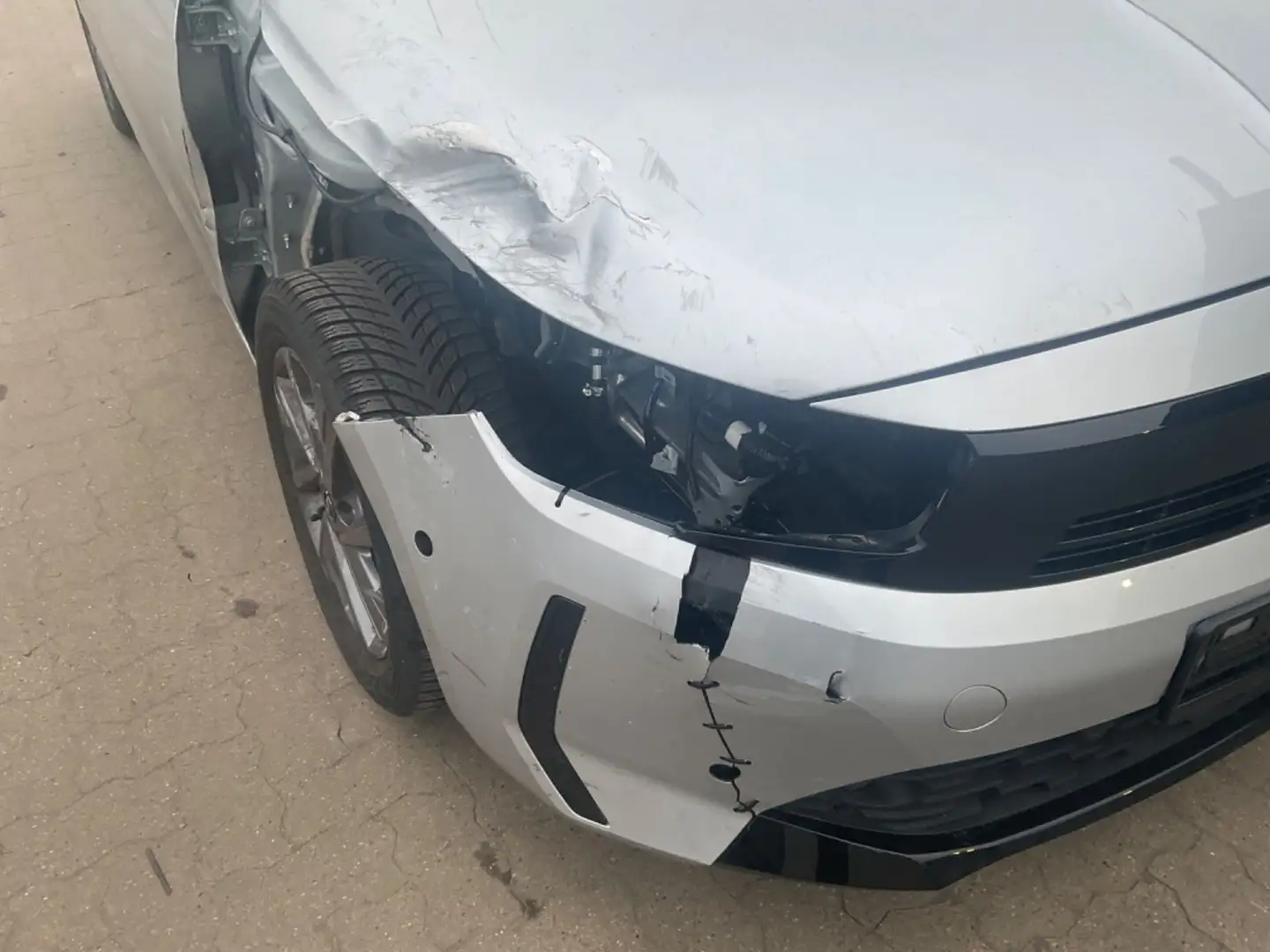 Opel Corsa F Edition UNFALL TÜV 04.2028 *3000 KM!!* Silber - 2