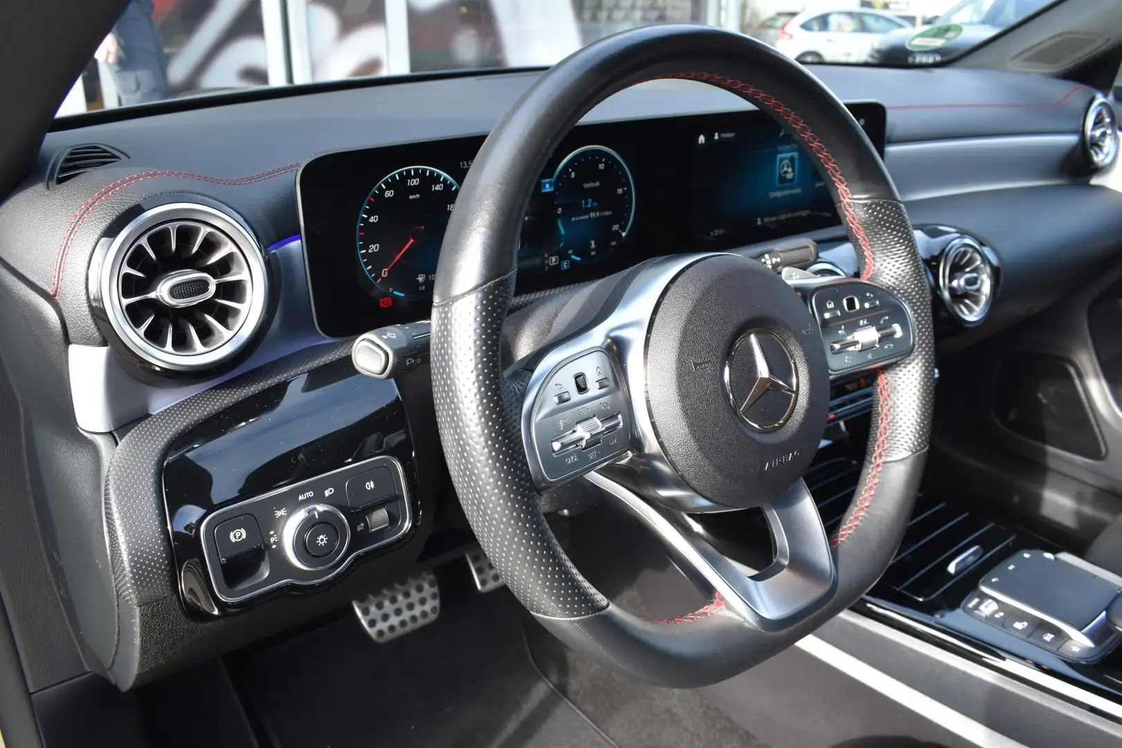 Mercedes-Benz CLA 180 AMG Business Solution / Keyless Go / Trekhaak / 18 Grijs - 2
