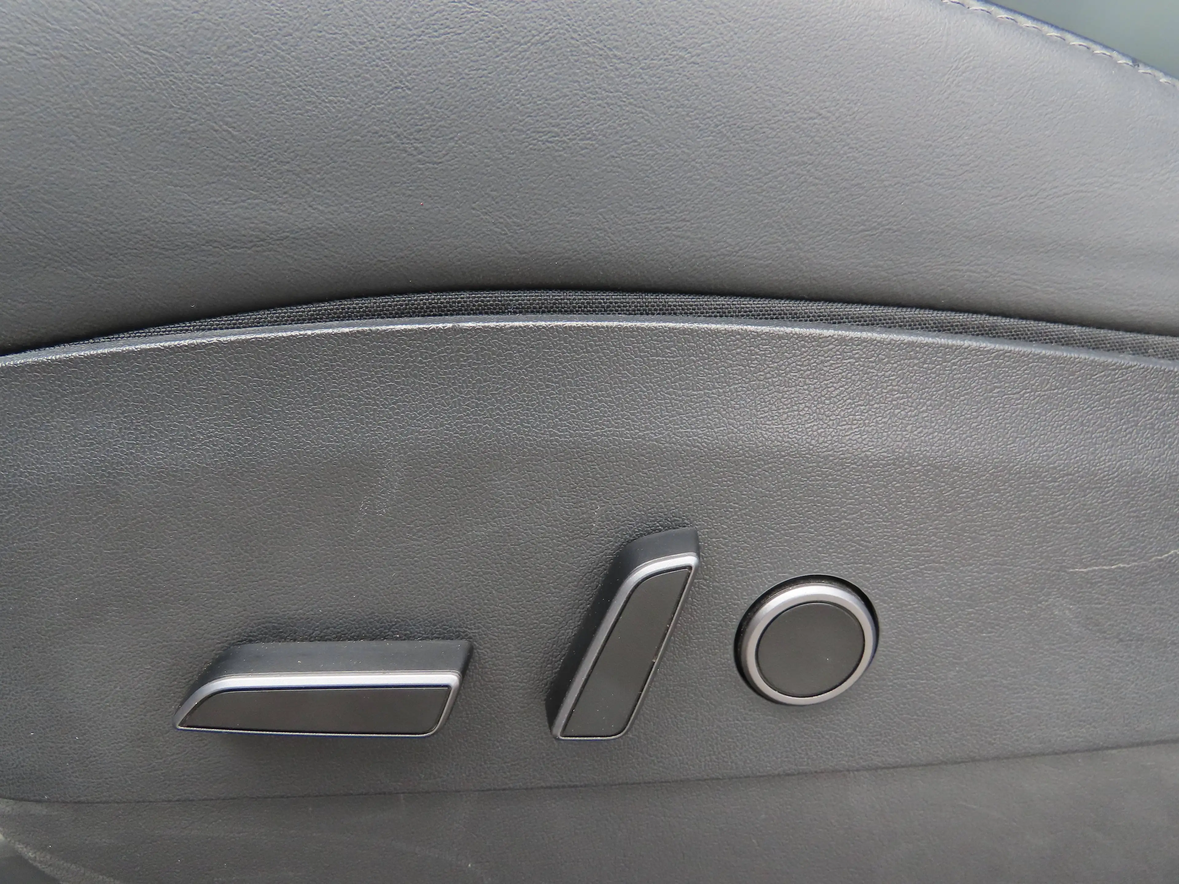 Tesla Model Y — photo 19