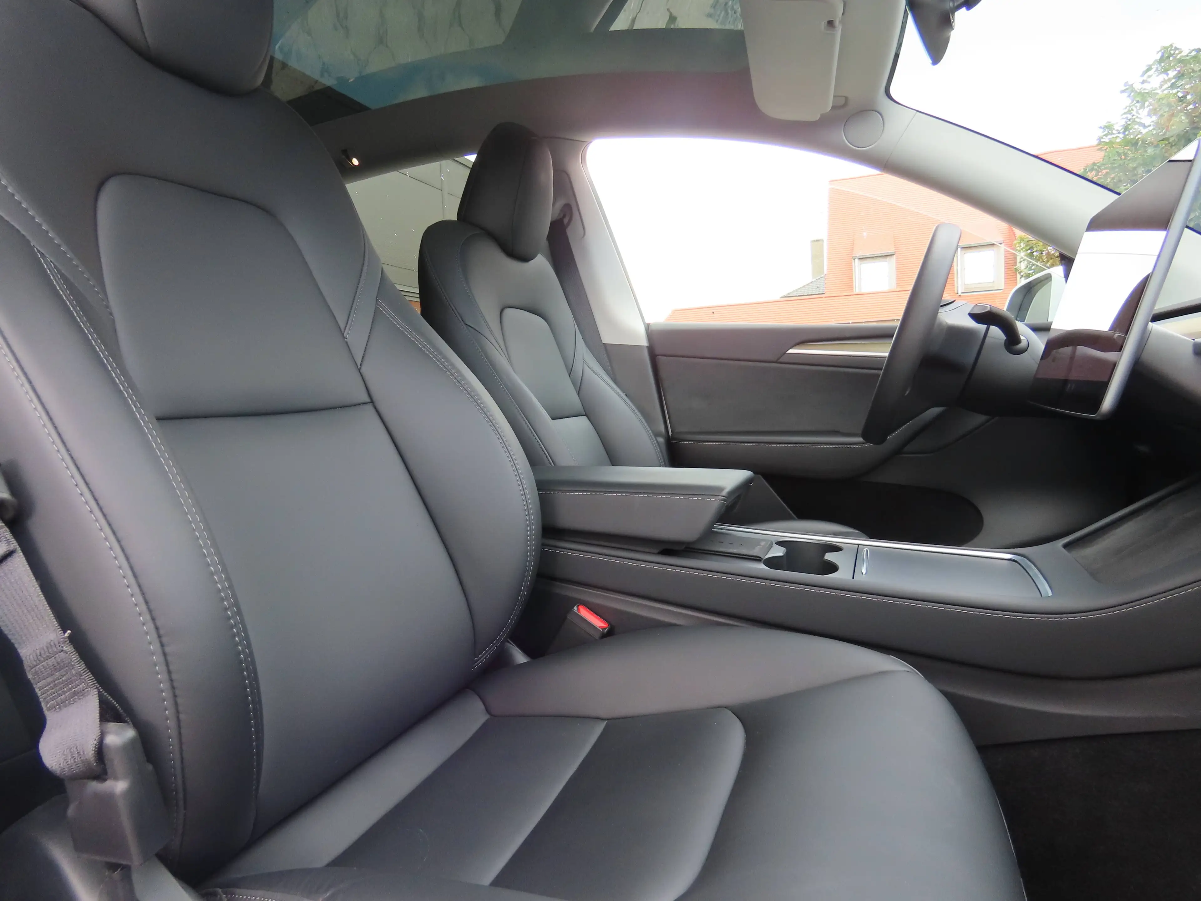 Tesla Model Y — photo 4