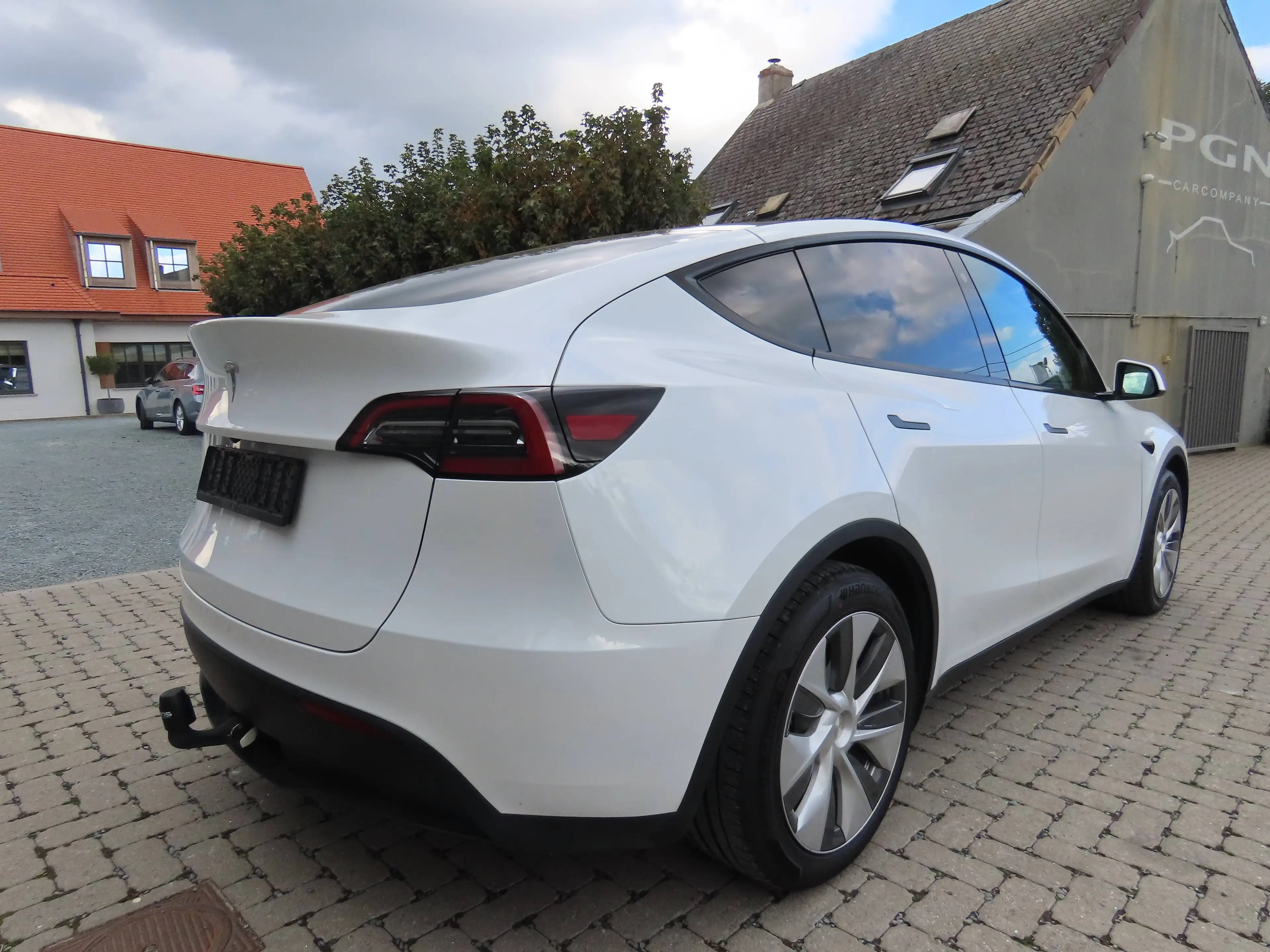 Tesla Model Y — photo 3
