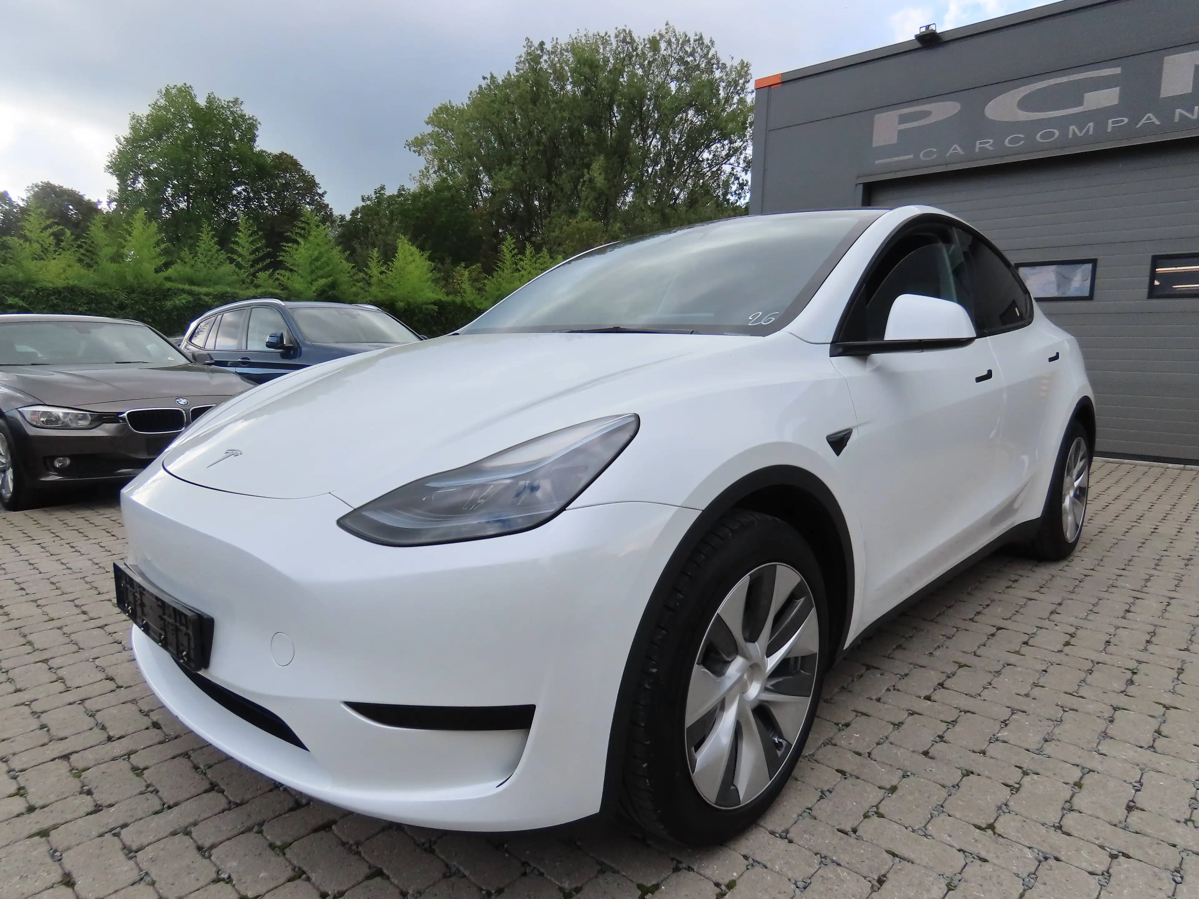 Tesla Model Y — photo 13