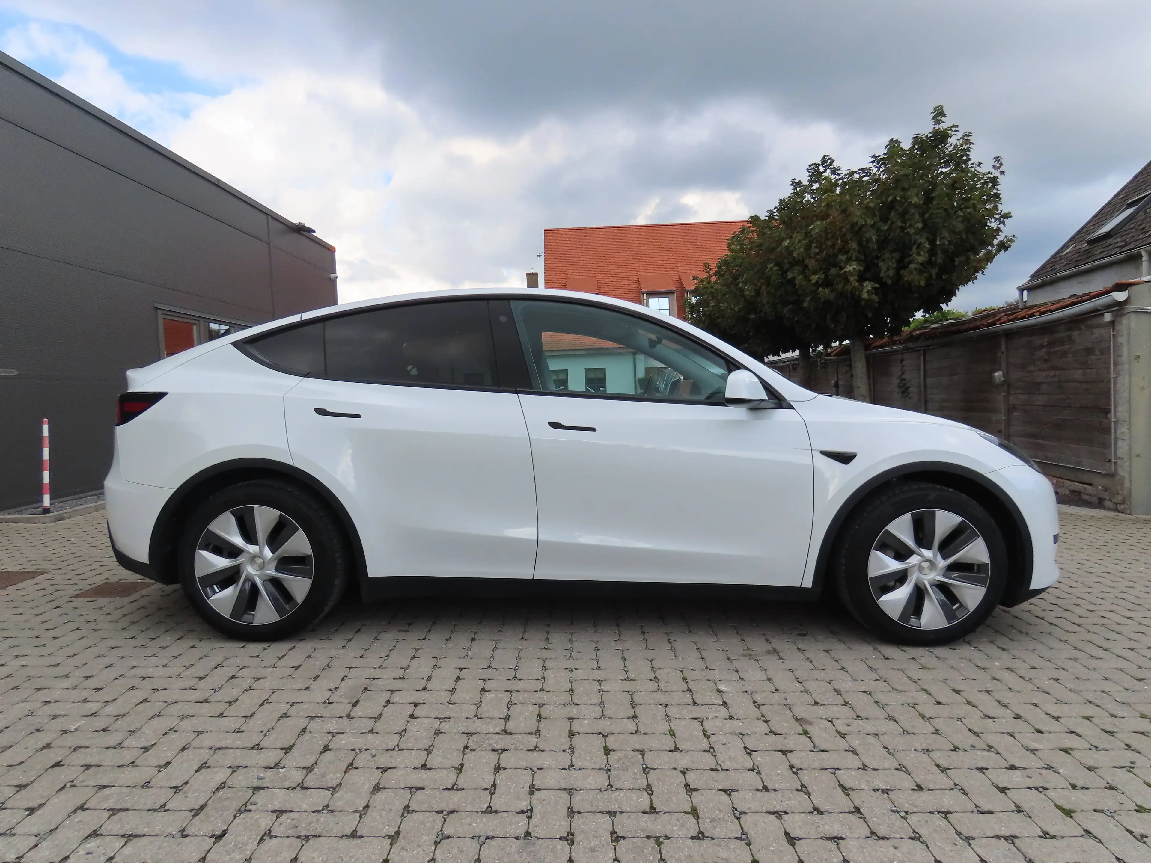 Tesla Model Y — photo 2