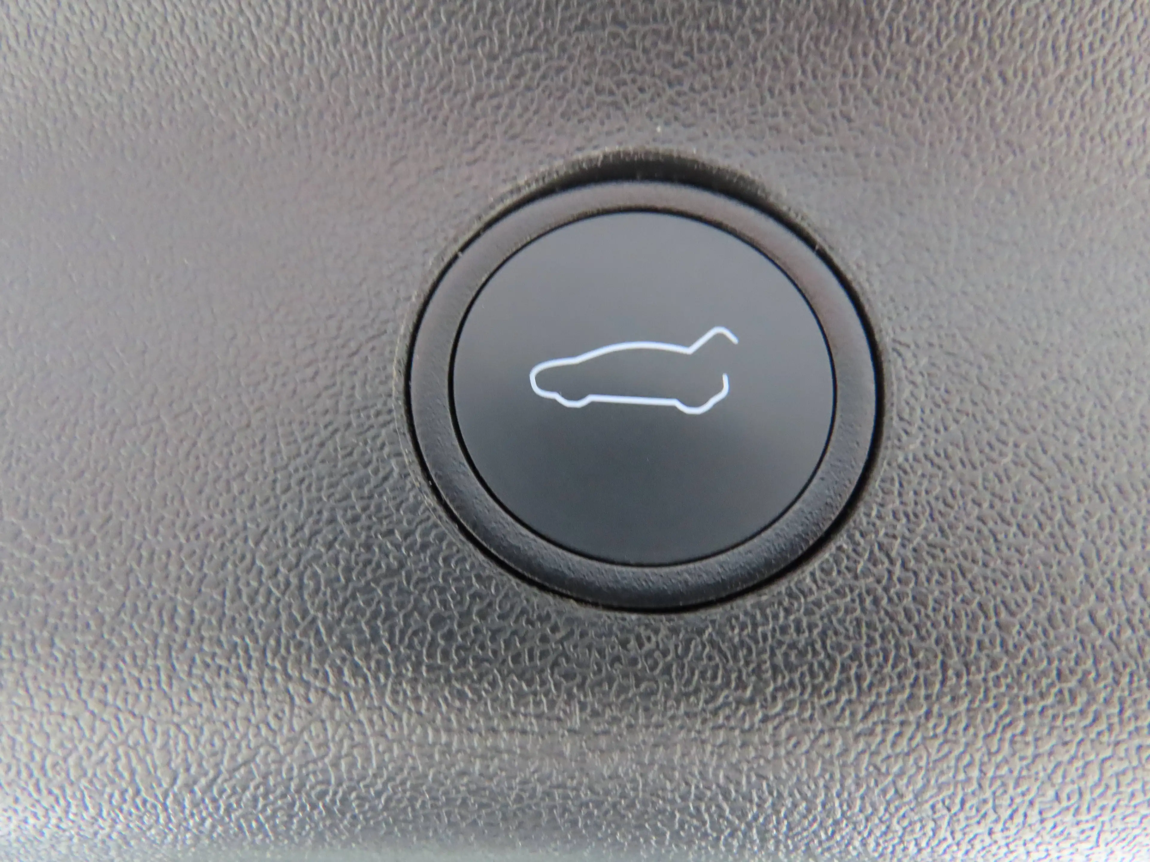 Tesla Model Y — photo 11