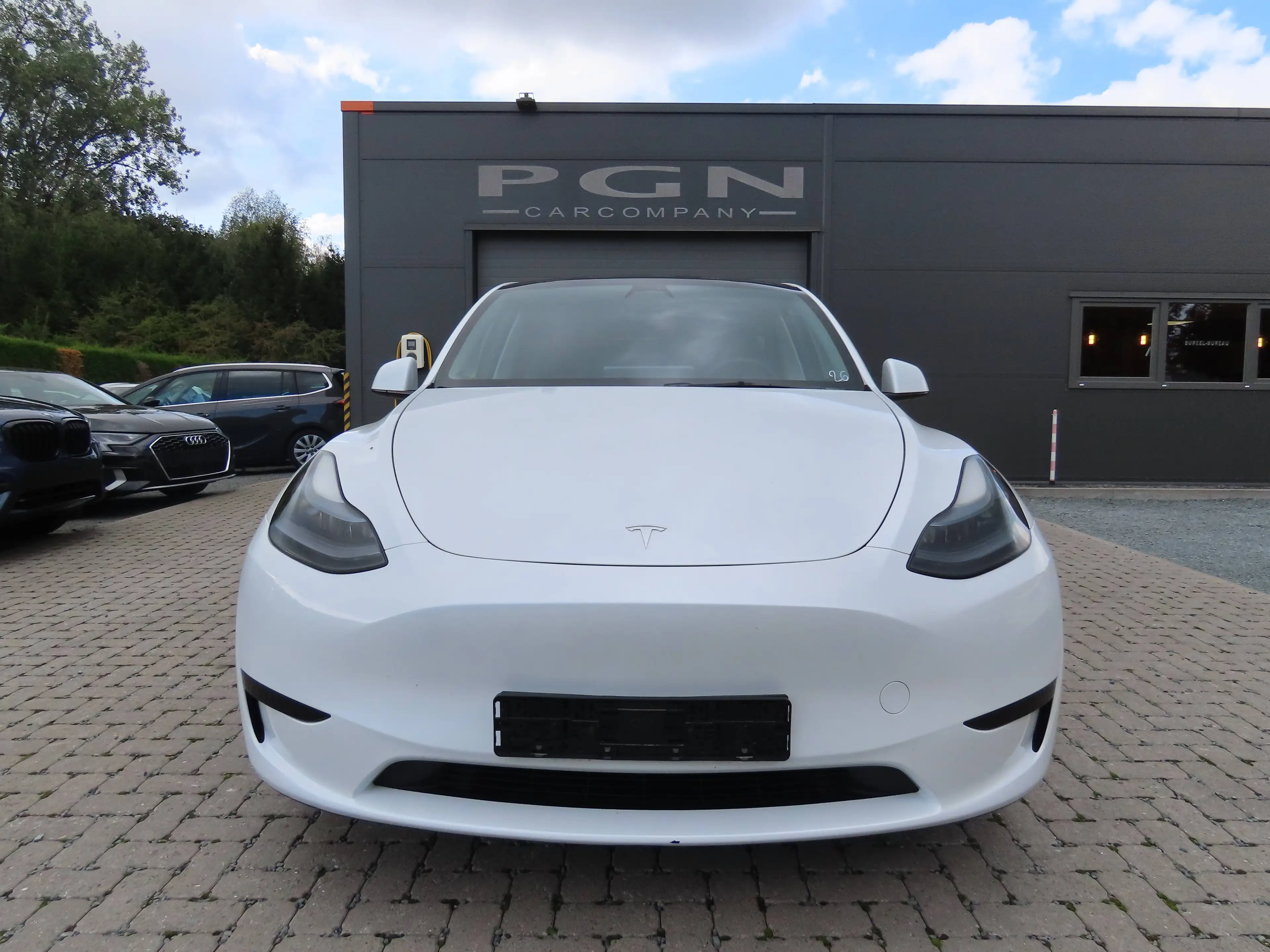 Tesla Model Y — photo 18