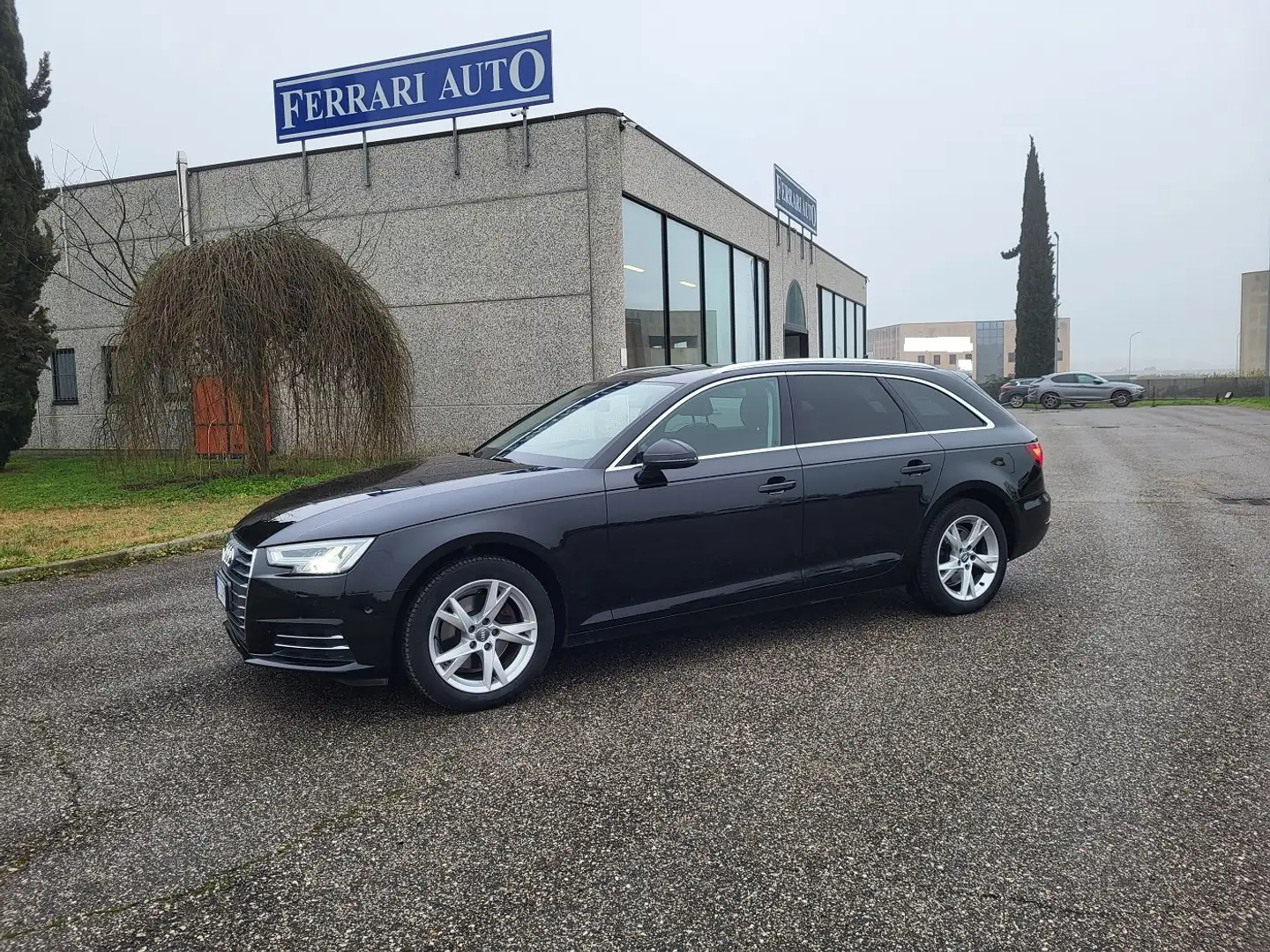 Audi A4 30 AVANT 2.0 tdi s-tronic Schwarz - 1