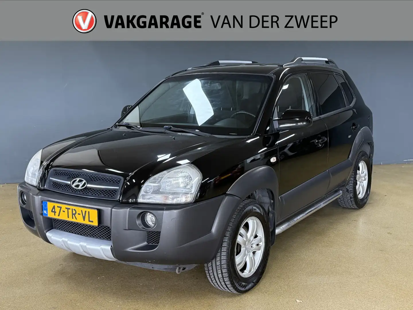 Hyundai TUCSON 2.0i Dynamic Cross Zwart - 1