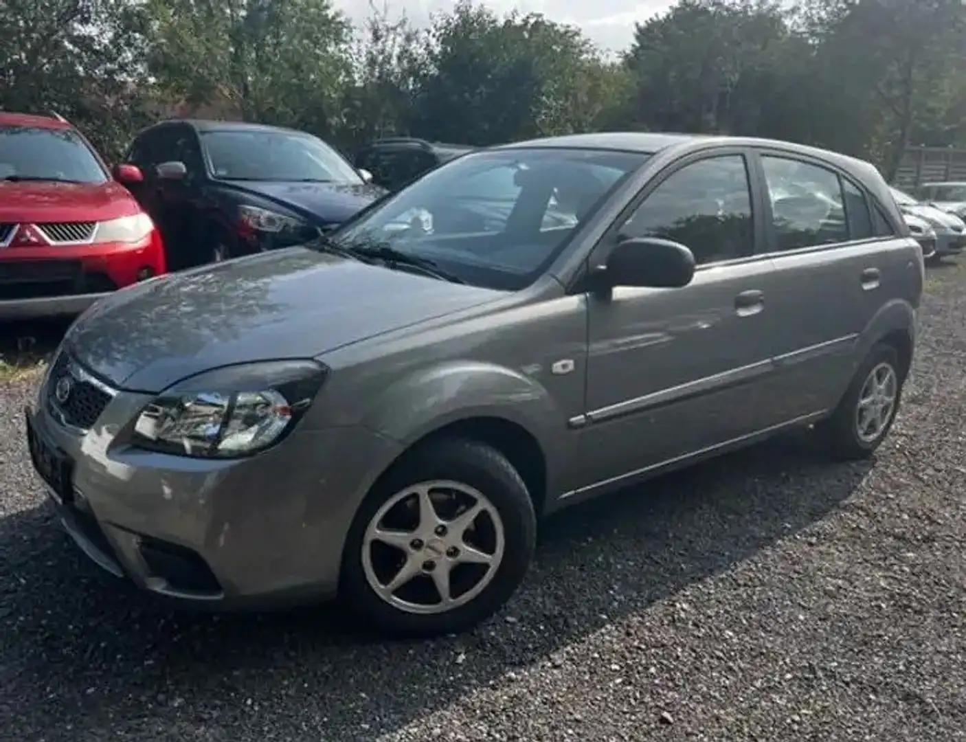Kia Rio 1.4 Attract Gris - 1