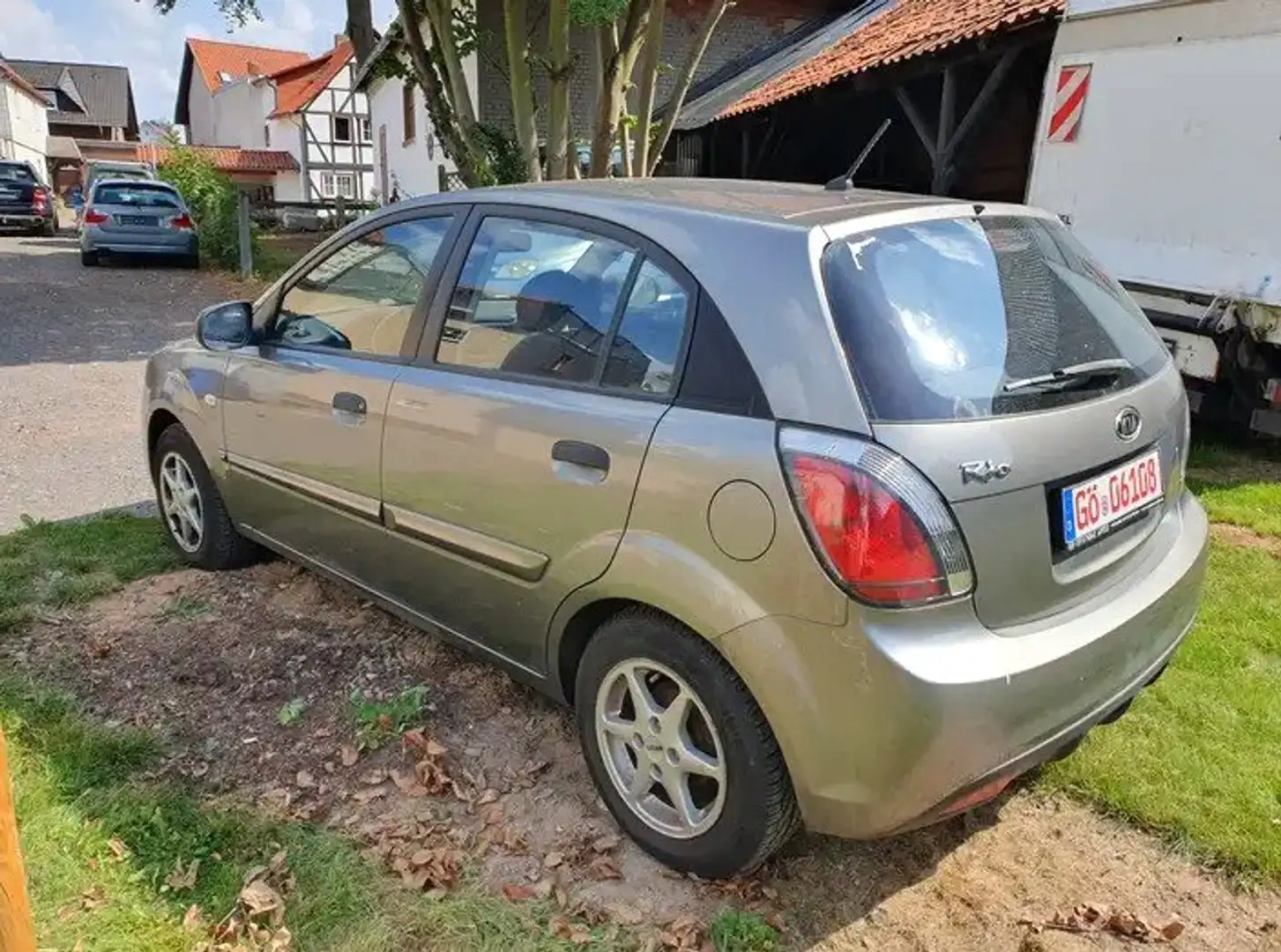 Kia Rio 1.4 Attract Gris - 2