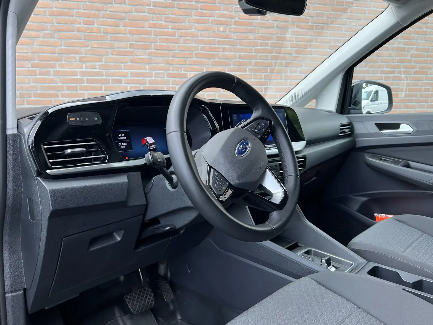 Ford Transit Connect 2.0 EcoBlue 122PK L2 Aut. Limited / LED / Adaptive Zwart - 2