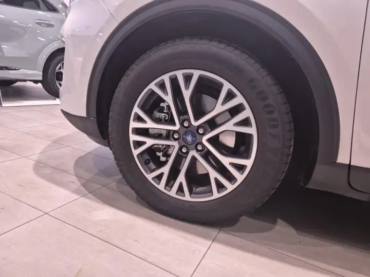 Ford Kuga 2021, foto 11
