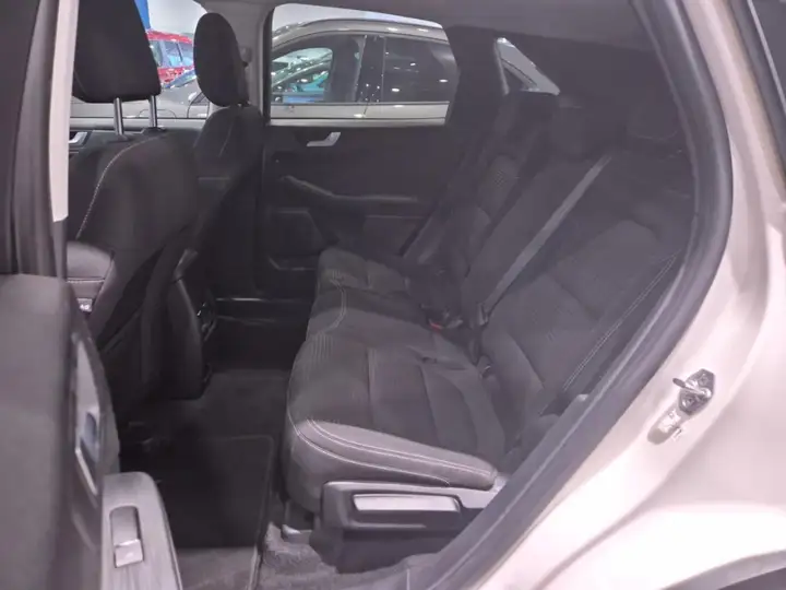 Ford Kuga 2021, foto 9