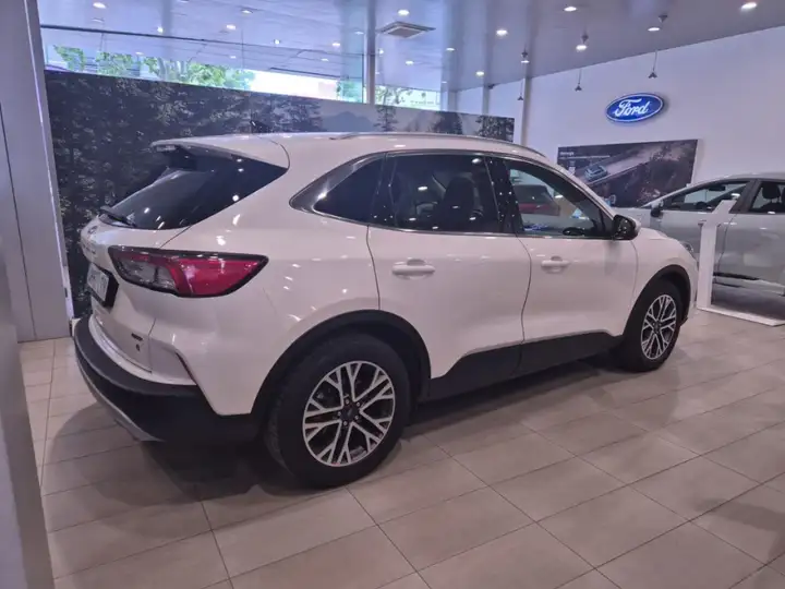 Ford Kuga 2021, foto 4