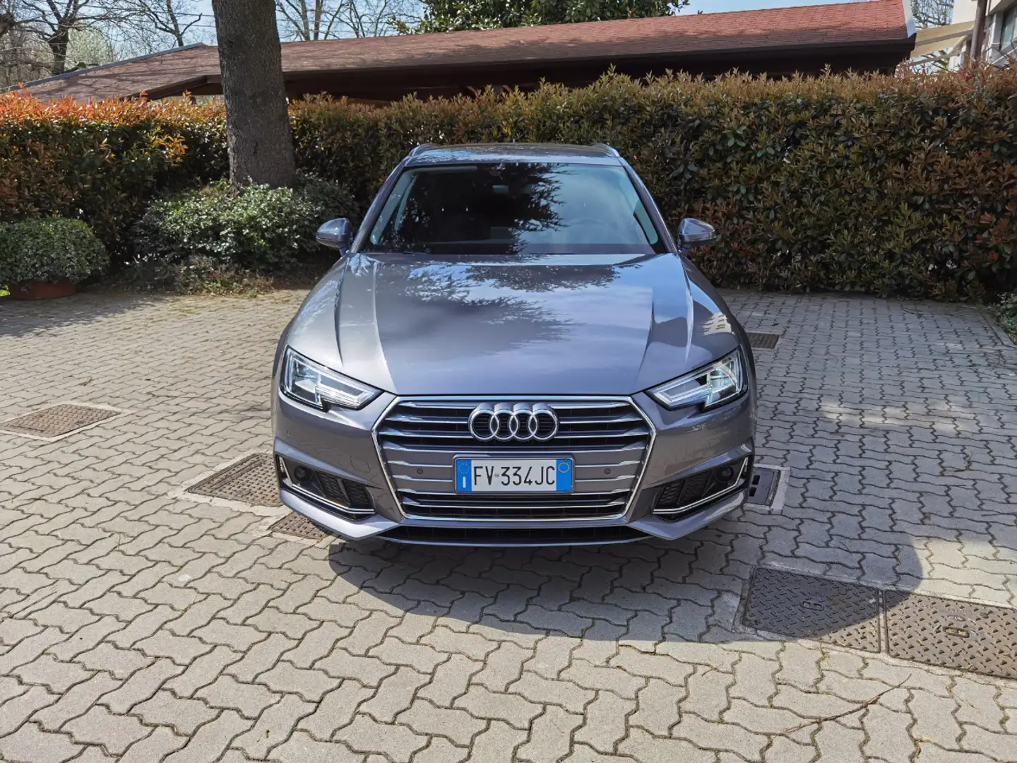 Audi A4 Avant 40 g-tron S tronic Design Grigio - 2