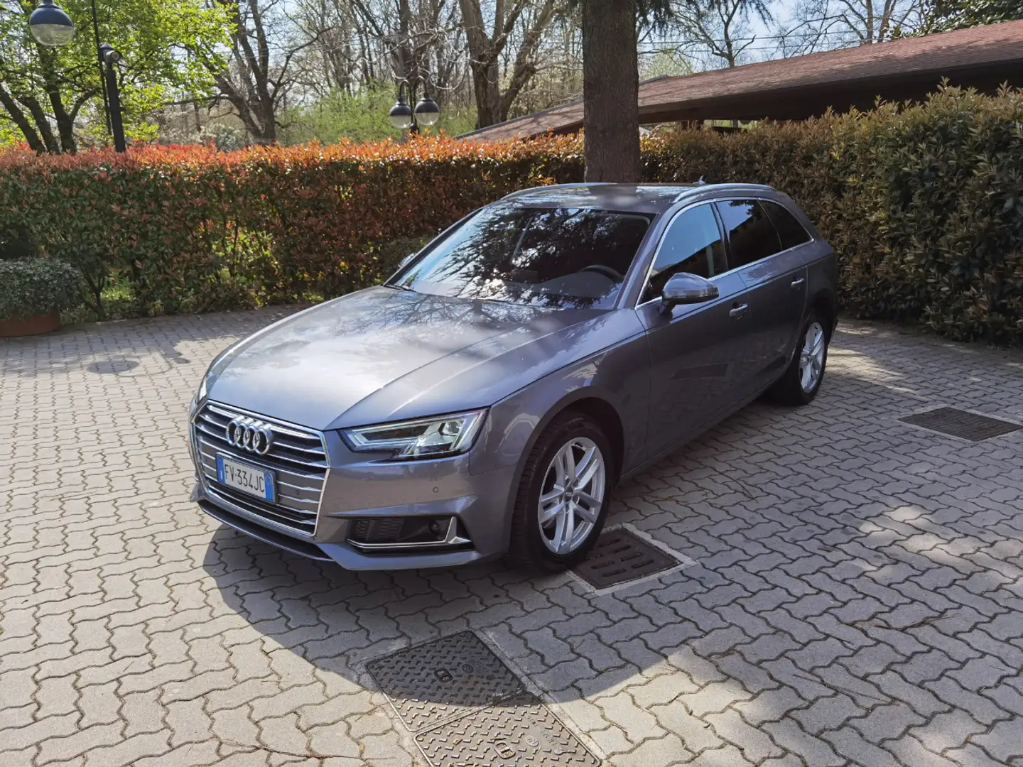 Audi A4 Avant 40 g-tron S tronic Design Grigio - 1
