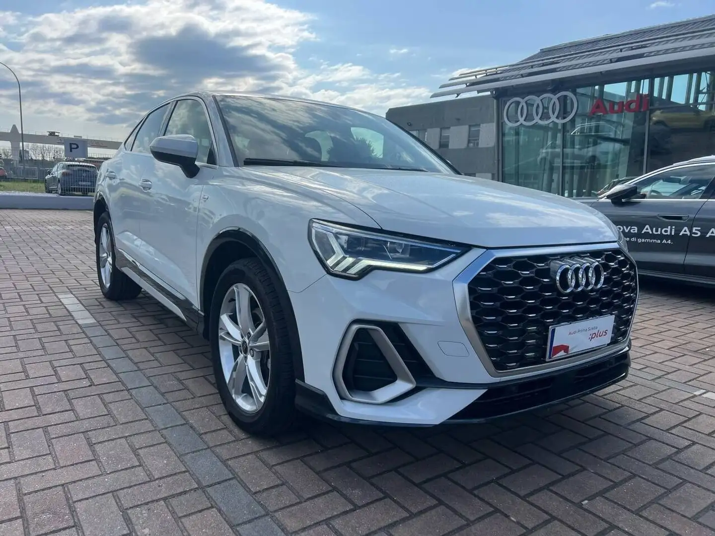 Audi Q3 Audi Q3 35 TDI S tronic Identity Black Weiß - 1