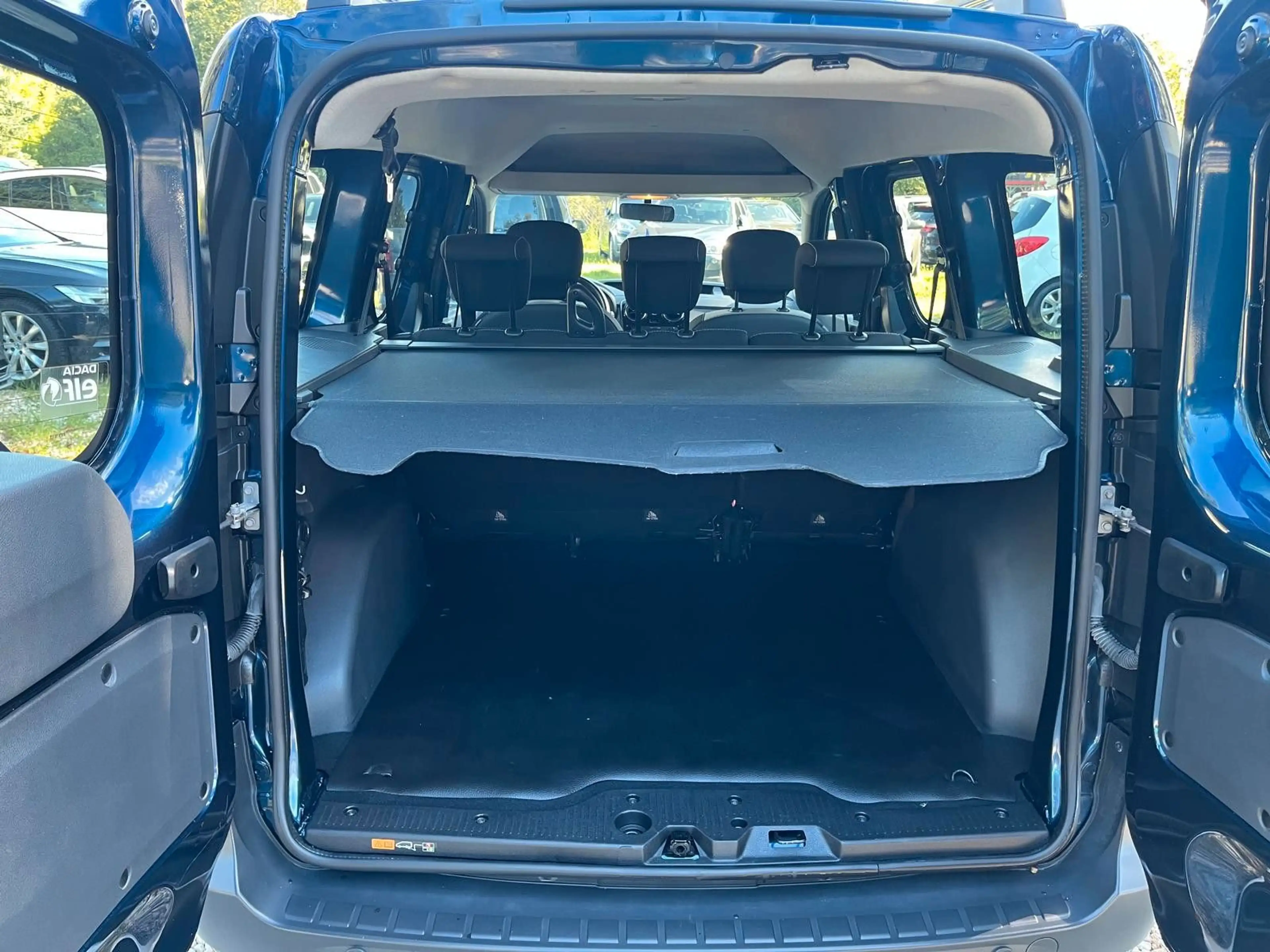 Dacia Dokker Blue dCi 95 Stepway Celebration AHK Kam. — photo 15