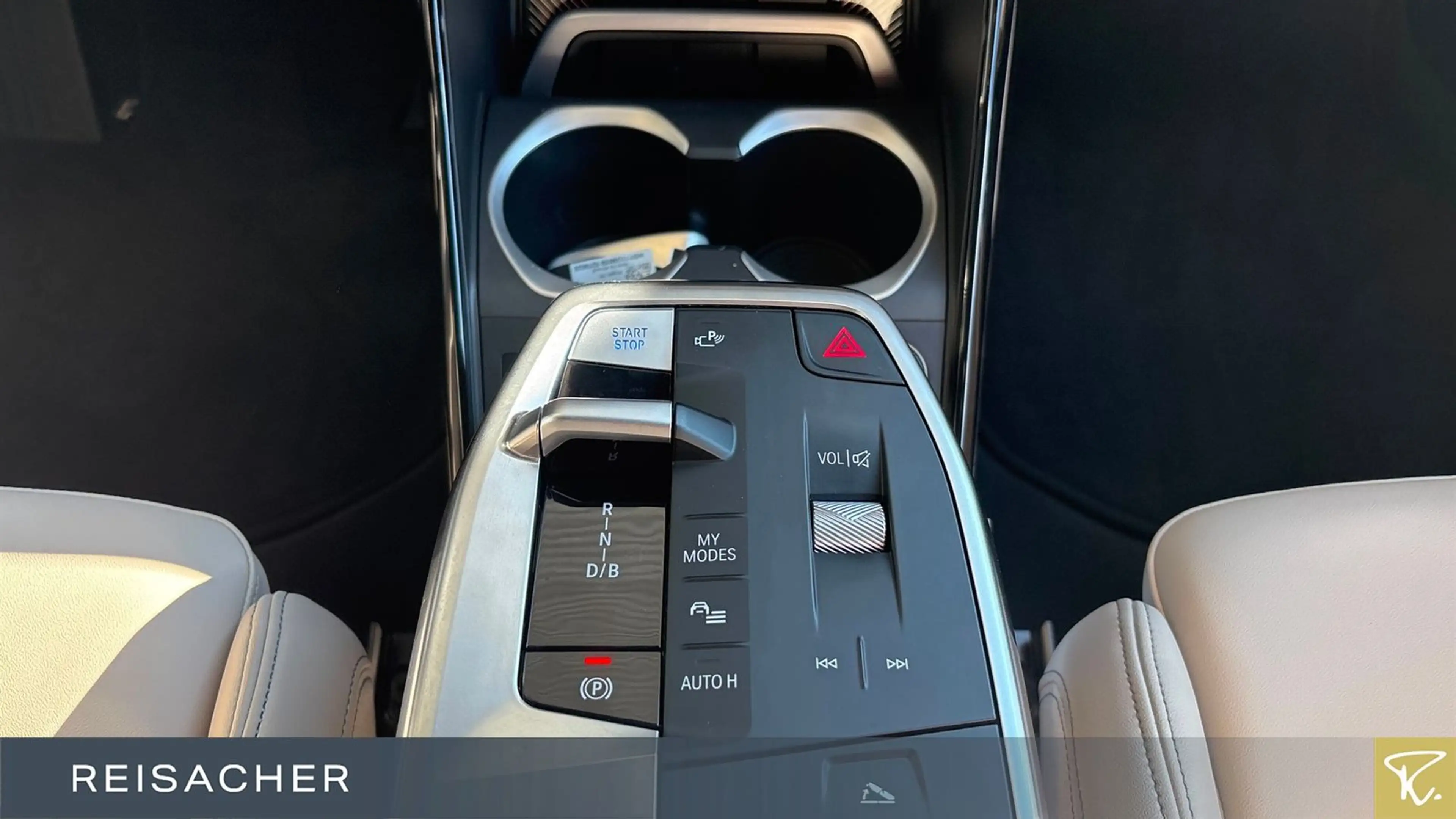 BMW iX2 A xDrive30 M-Sport PRO HUD ACC AktivSi LM19" — photo 11