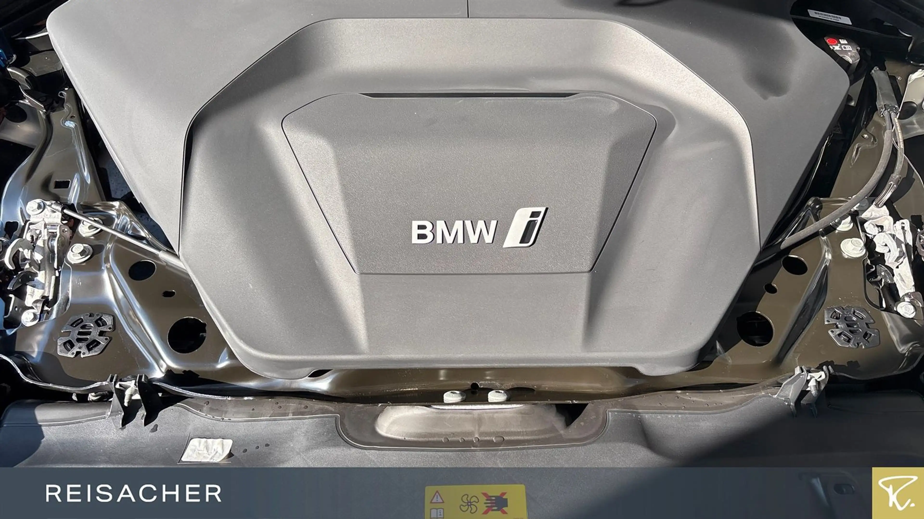 BMW iX2 A xDrive30 M-Sport PRO HUD ACC AktivSi LM19" — photo 7