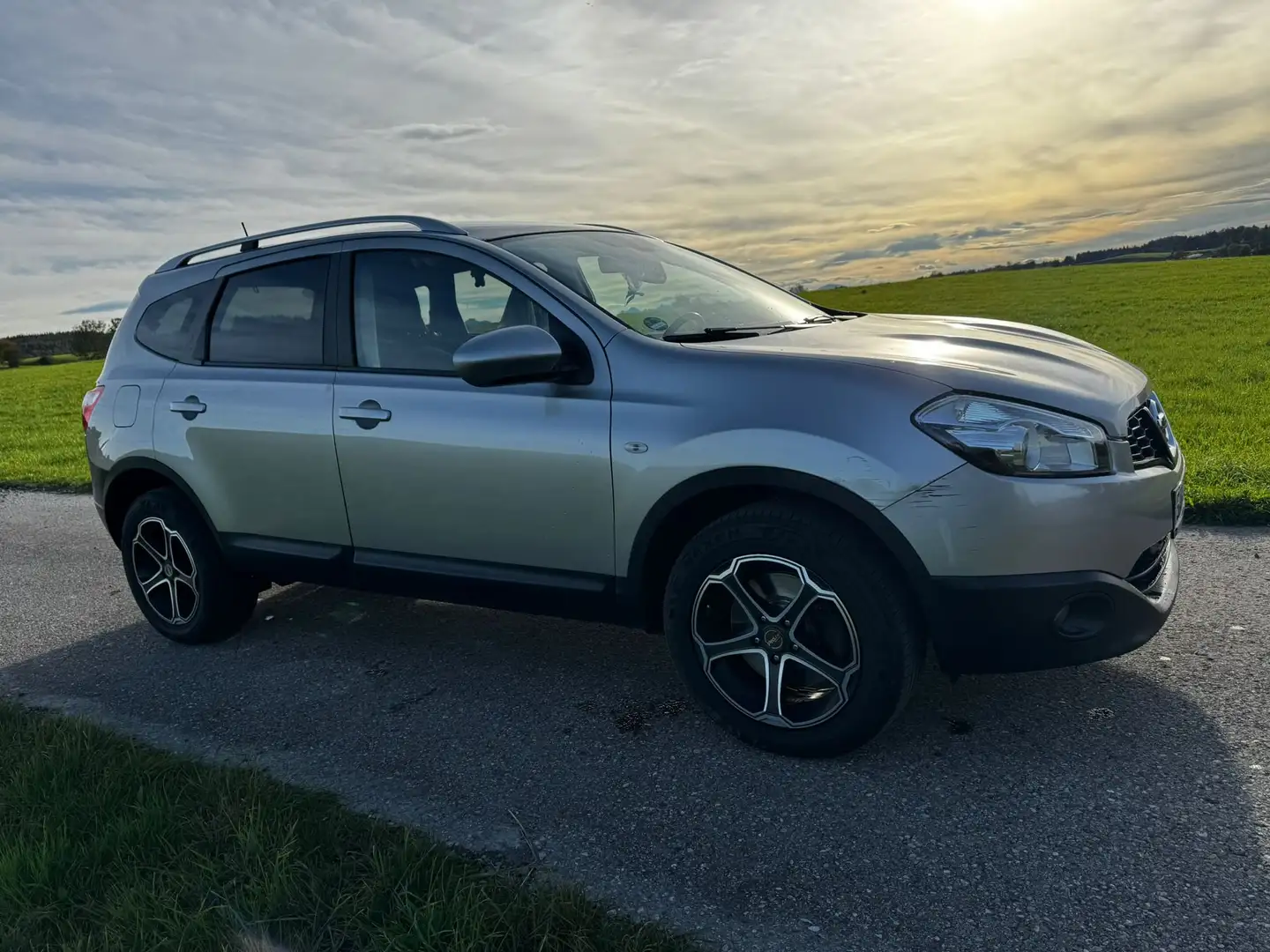 Nissan Qashqai+2 Qashqai Diesel 2.0 dCi DPF acenta Silber - 1