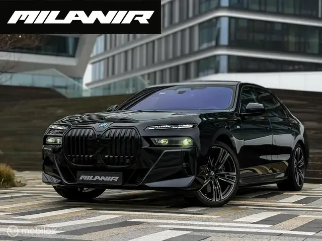 BMW i7 xDrive60 106 kWh|Theatre screen|Skylounge|Massage|