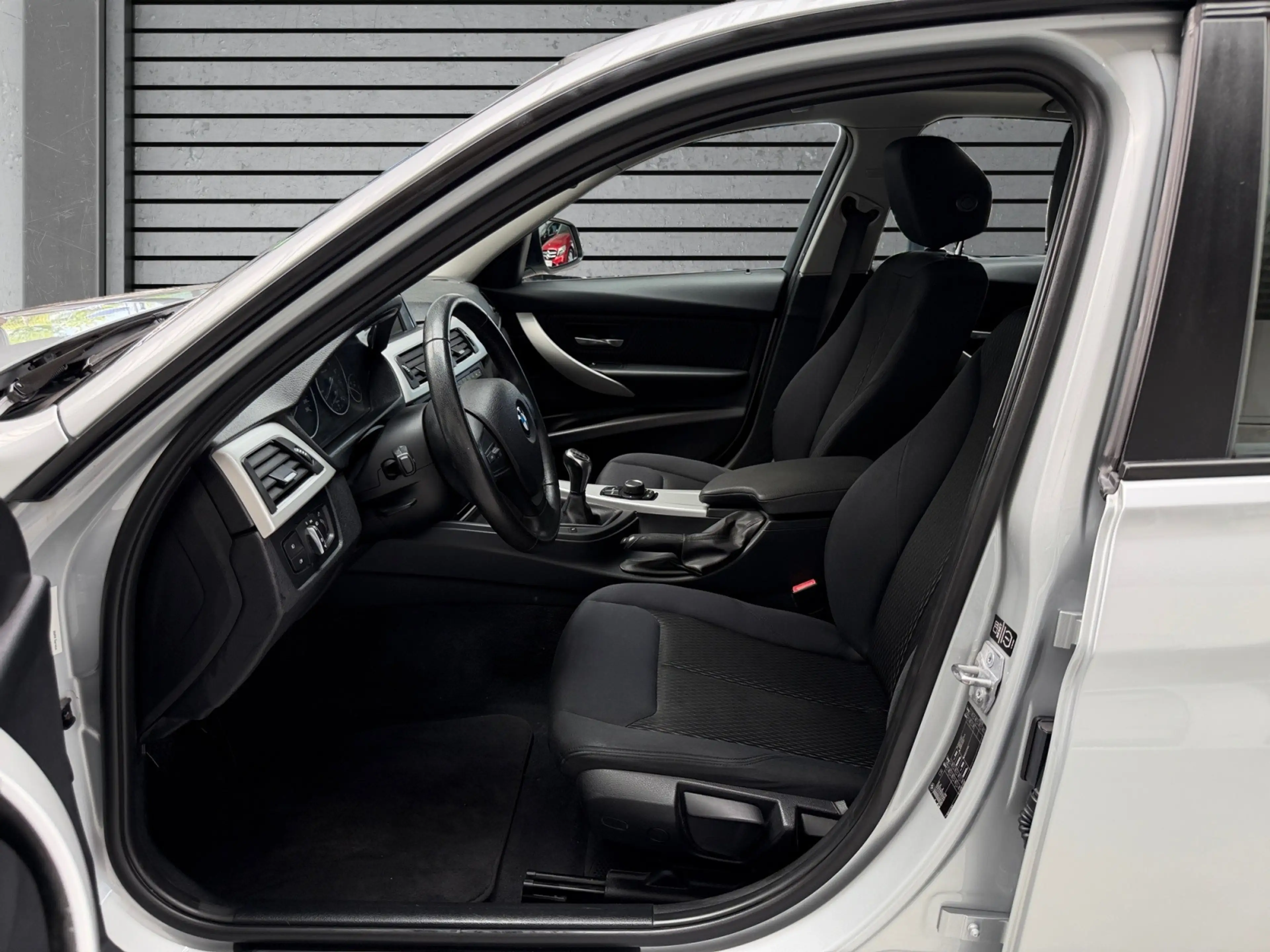 BMW 316 KLIMAAUTOMATIK+BI-XENON+EINPARKHILFE+ALU+TOP — photo 19