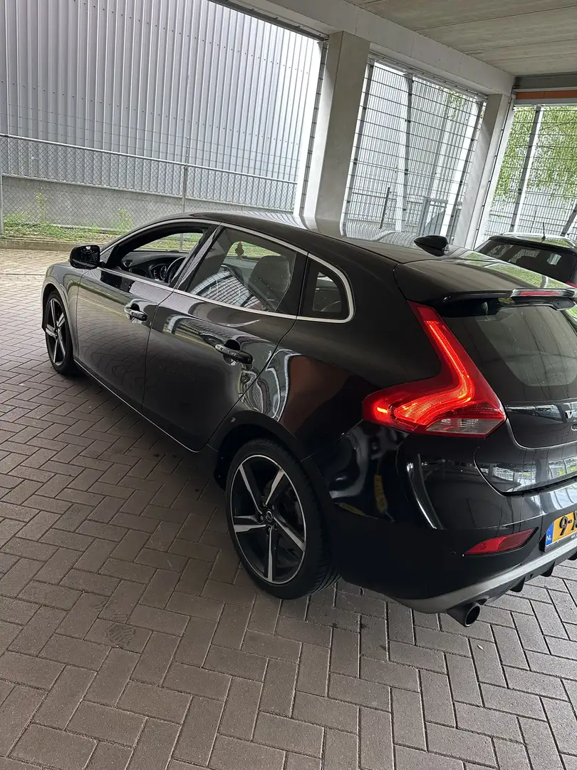 Volvo V40 2.0 D4 R-Design Bns Noir - 2