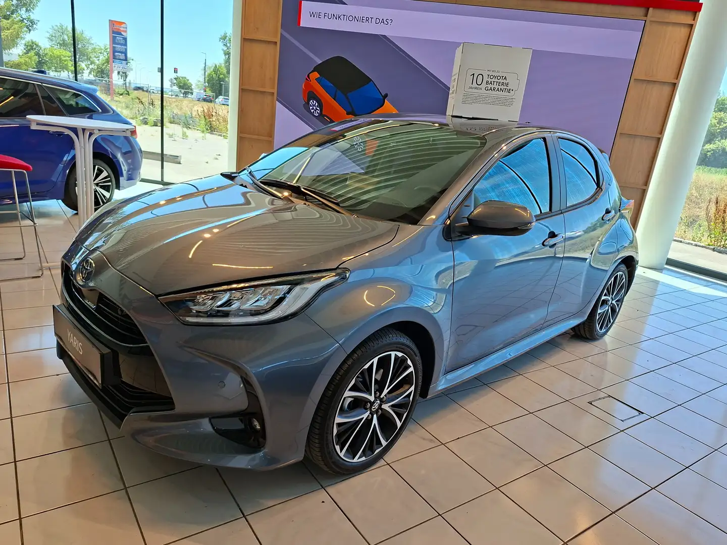 Toyota Yaris 1,5 VVT-i Hybrid Teamplayer Technik-Paket! Grau - 1