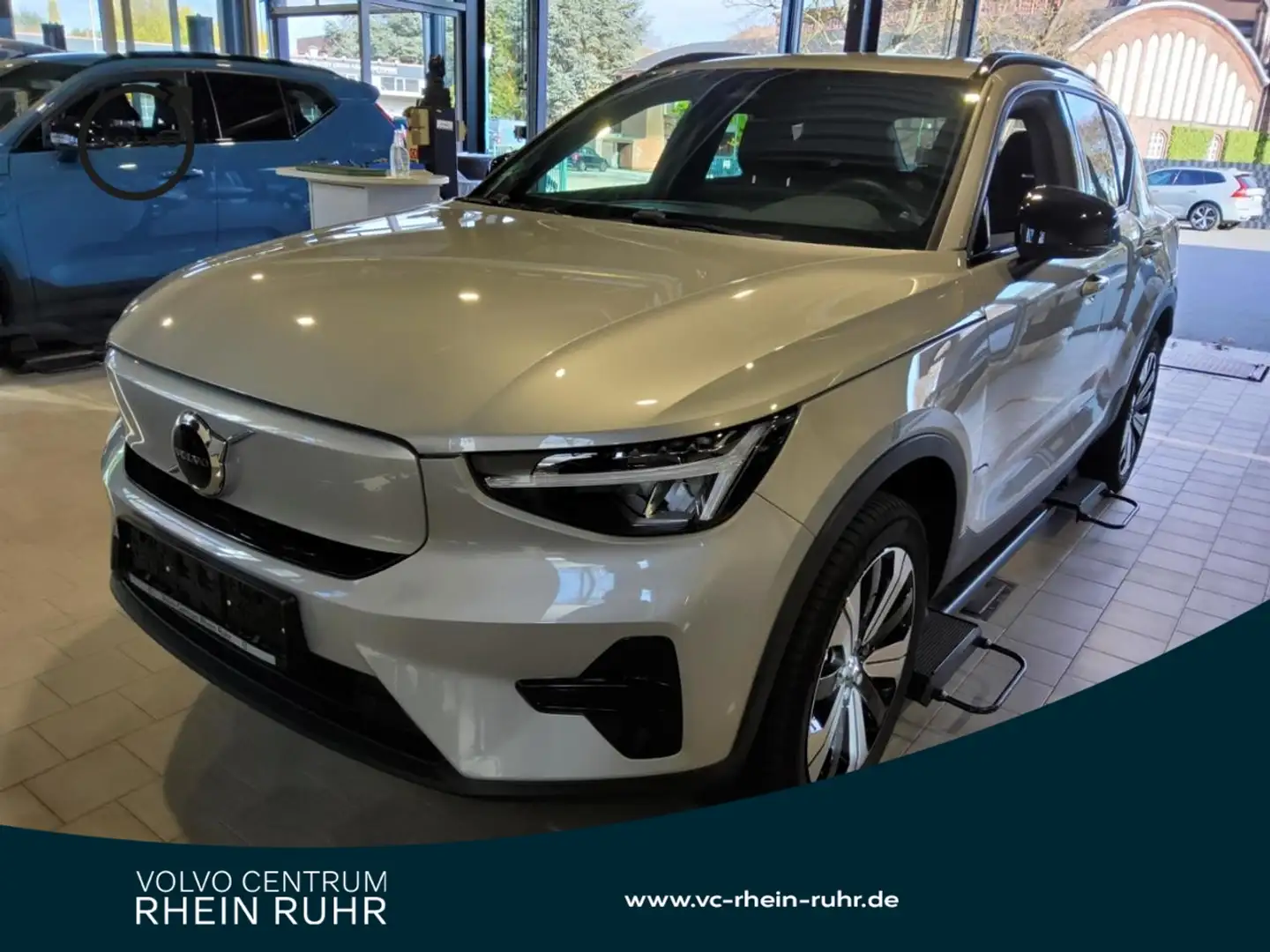 Volvo XC40 PURE ELECTRIC CORE AHK+STANDHZ+KAMERA+LM19+ Silber - 1