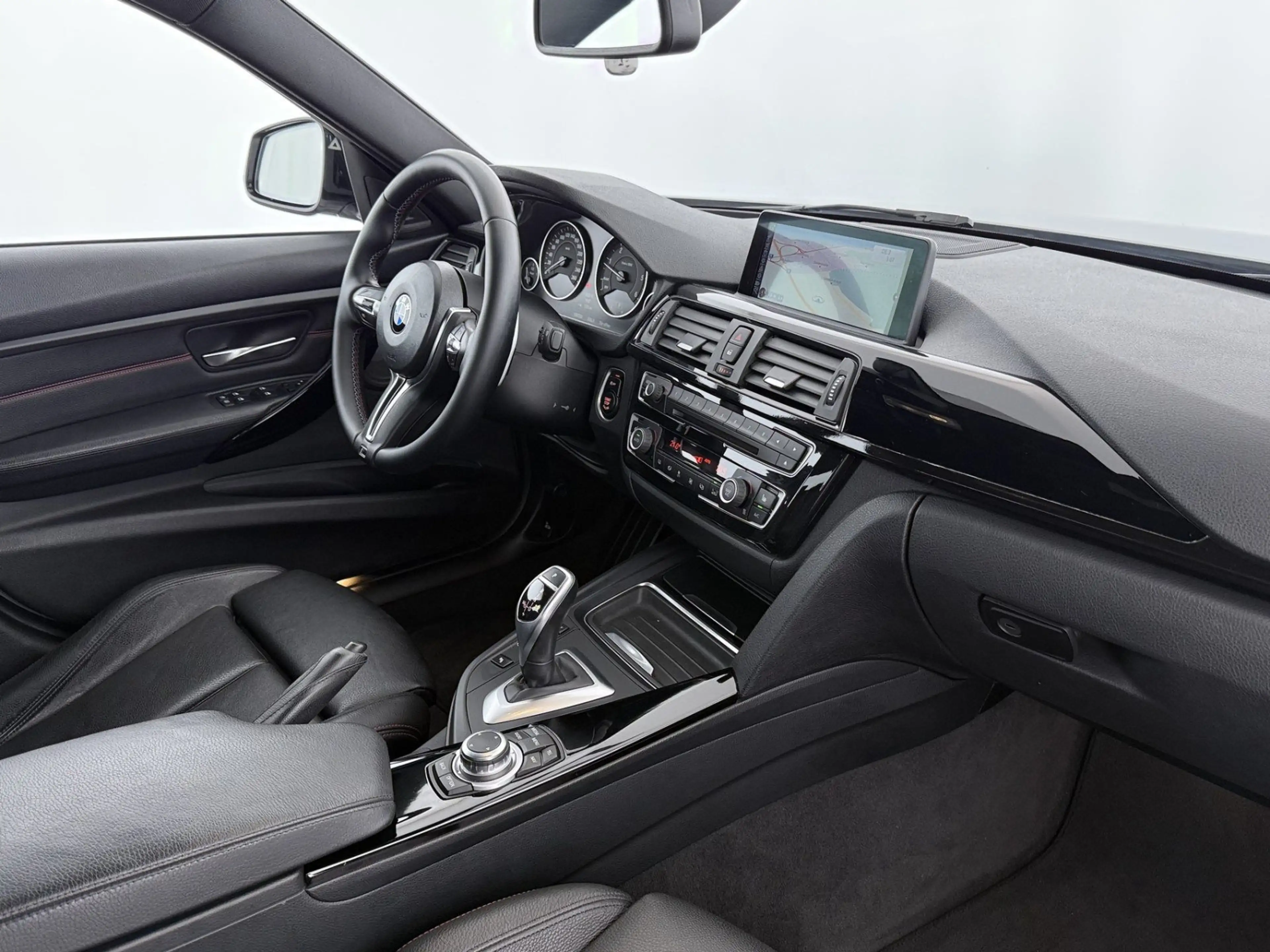 BMW 320 d Sport Aut XENON HEAD-UP H&K LEDER NAVI TEMP — photo 15