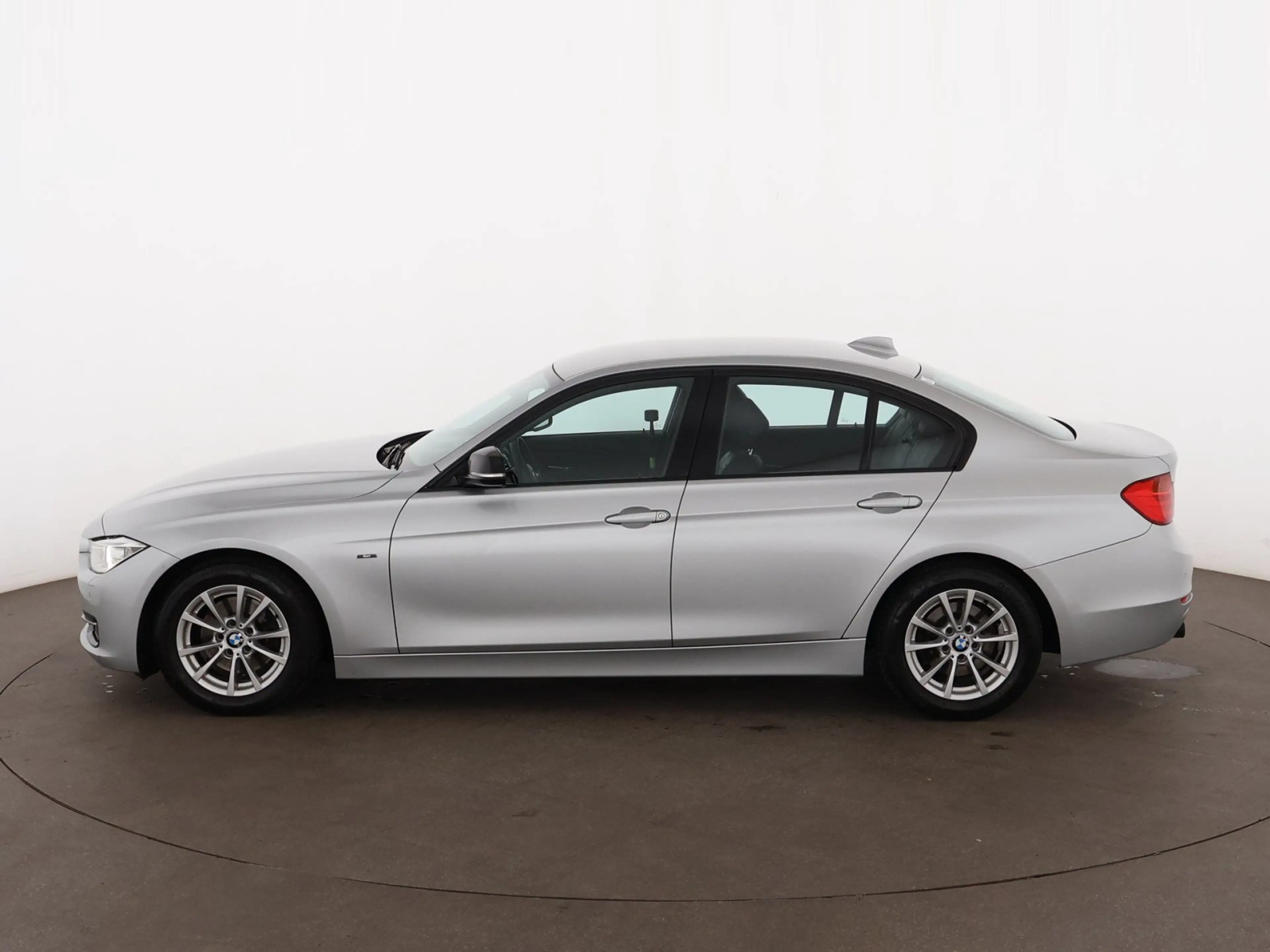 BMW 320 d Sport Aut XENON HEAD-UP H&K LEDER NAVI TEMP — photo 6