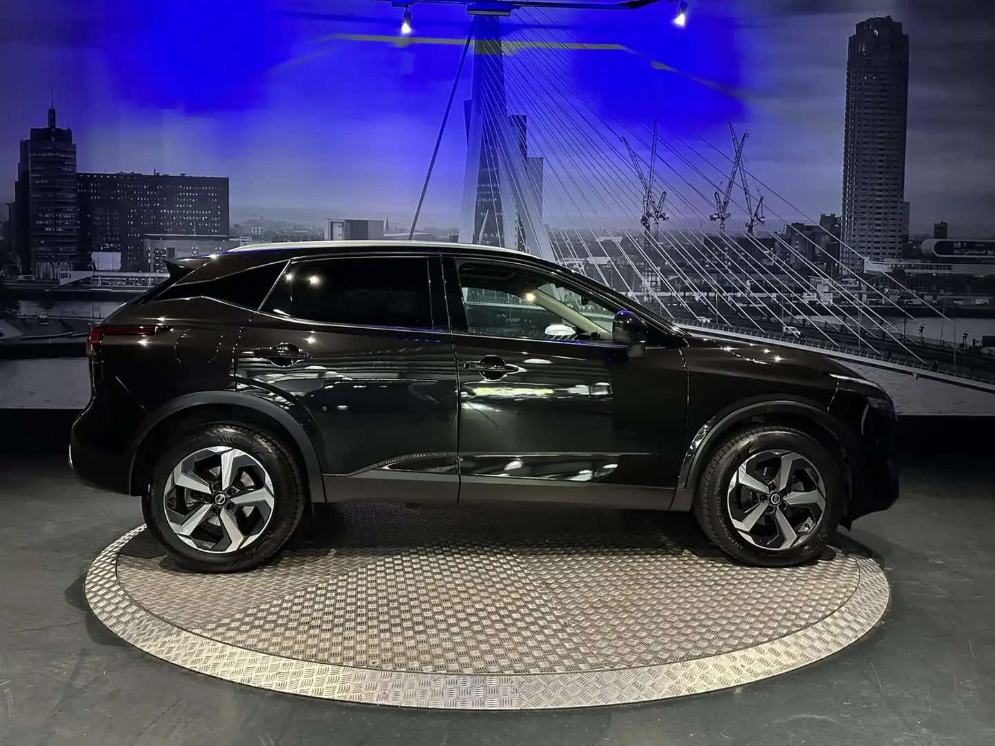 Nissan Qashqai 1.3 MHEV Xtronic Premiere Edition *Pano*360Camera* Schwarz - 2