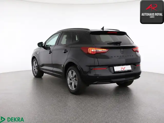 Opel Grandland X view 3