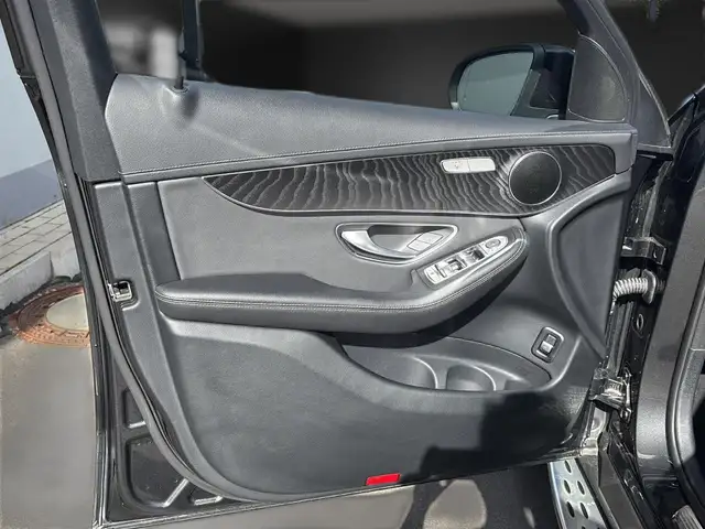 Mercedes-Benz GLC view 11