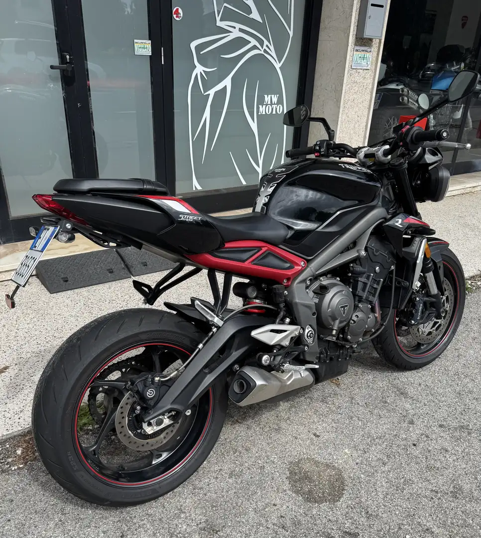 Triumph Street Triple R - 1