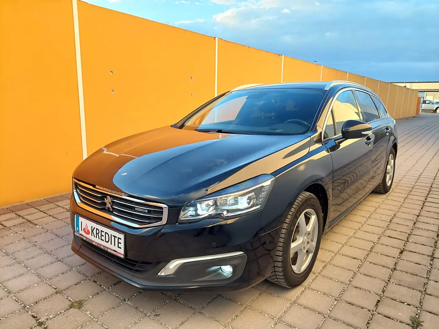 Peugeot 508 SW 1,6 BlueHDI 120 S&S Business Line Schwarz - 1