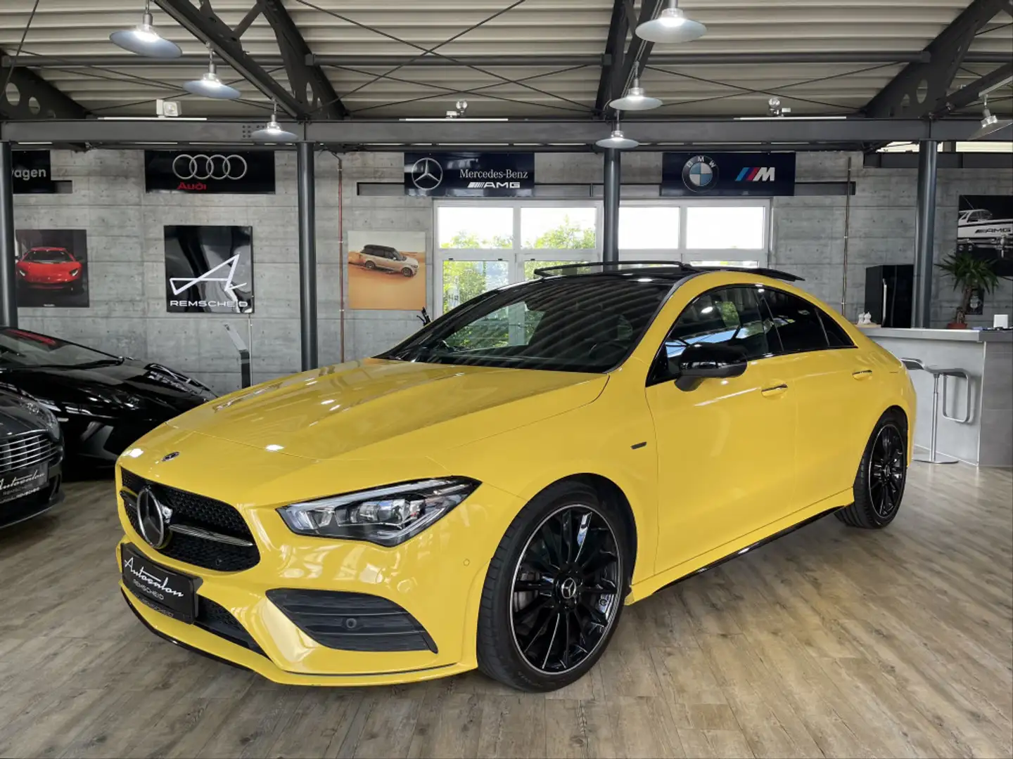 Mercedes-Benz CLA 200 Edition AMG Line*PANO*KAM*HUD*DISTRONIC Geel - 1