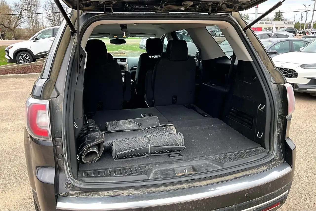 GMC Acadia снимка GMC Acadia