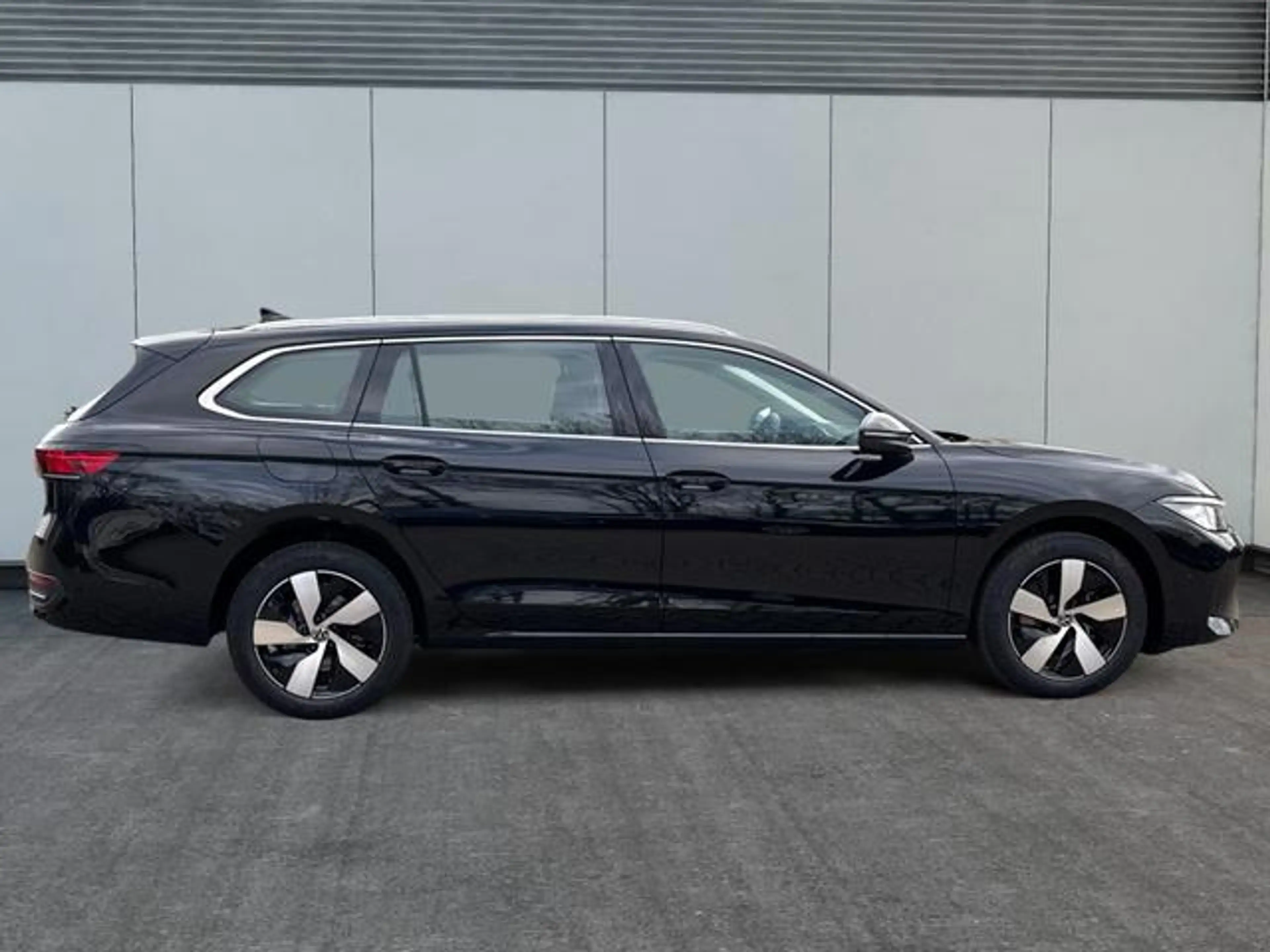 Volkswagen Passat Variant Business AHK+MASSAGE+NAVI+17""A... — photo 6