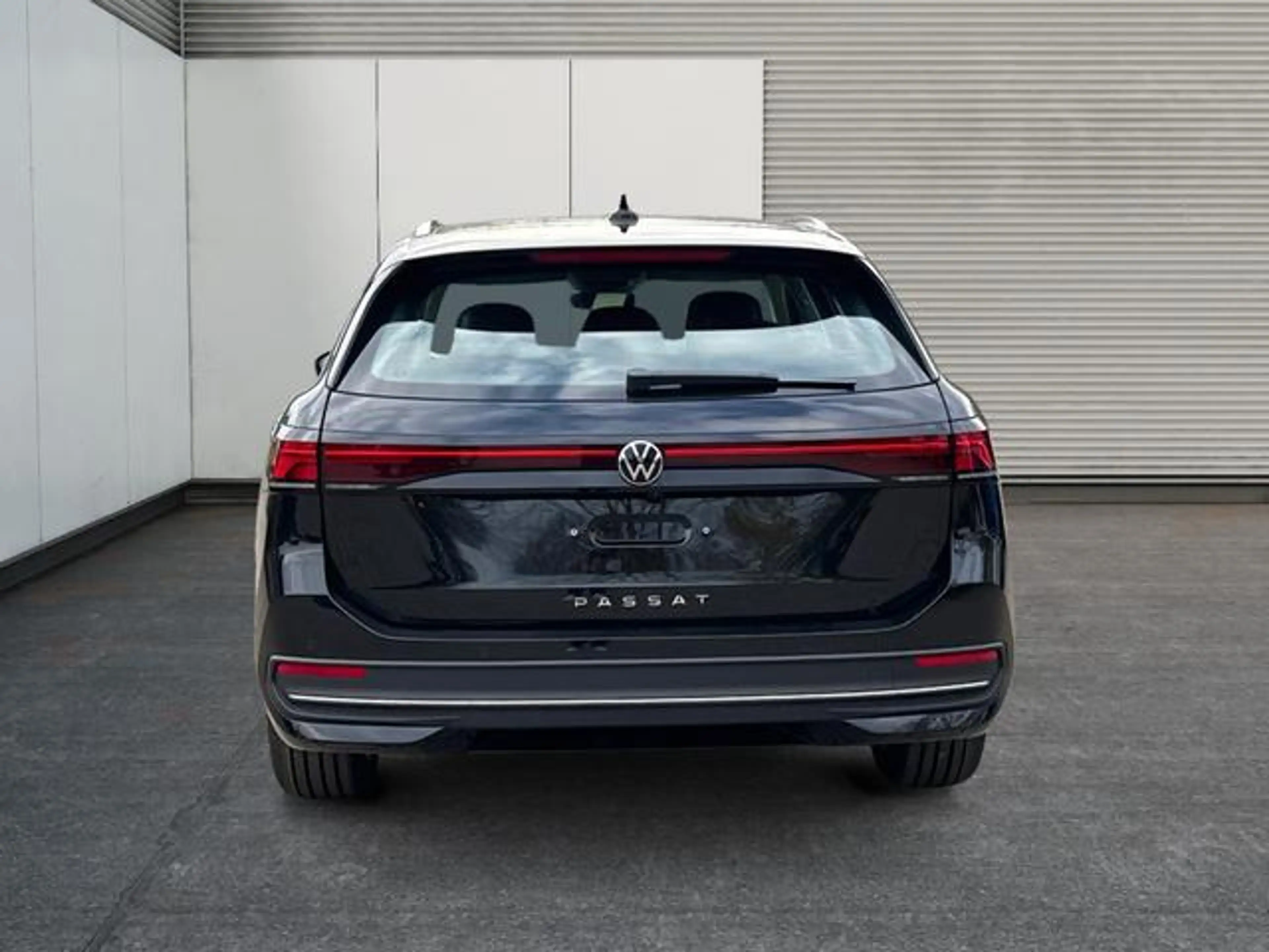 Volkswagen Passat Variant Business AHK+MASSAGE+NAVI+17""A... — photo 4