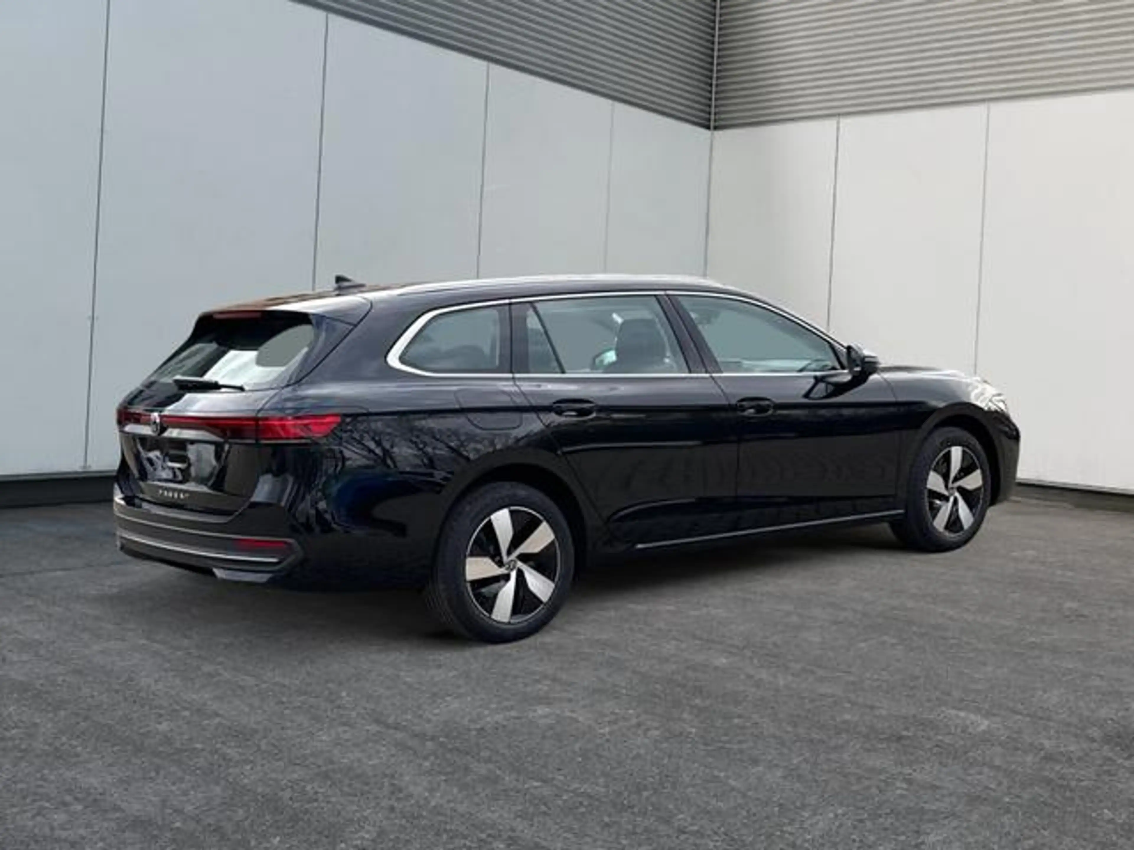 Volkswagen Passat Variant Business AHK+MASSAGE+NAVI+17""A... — photo 5