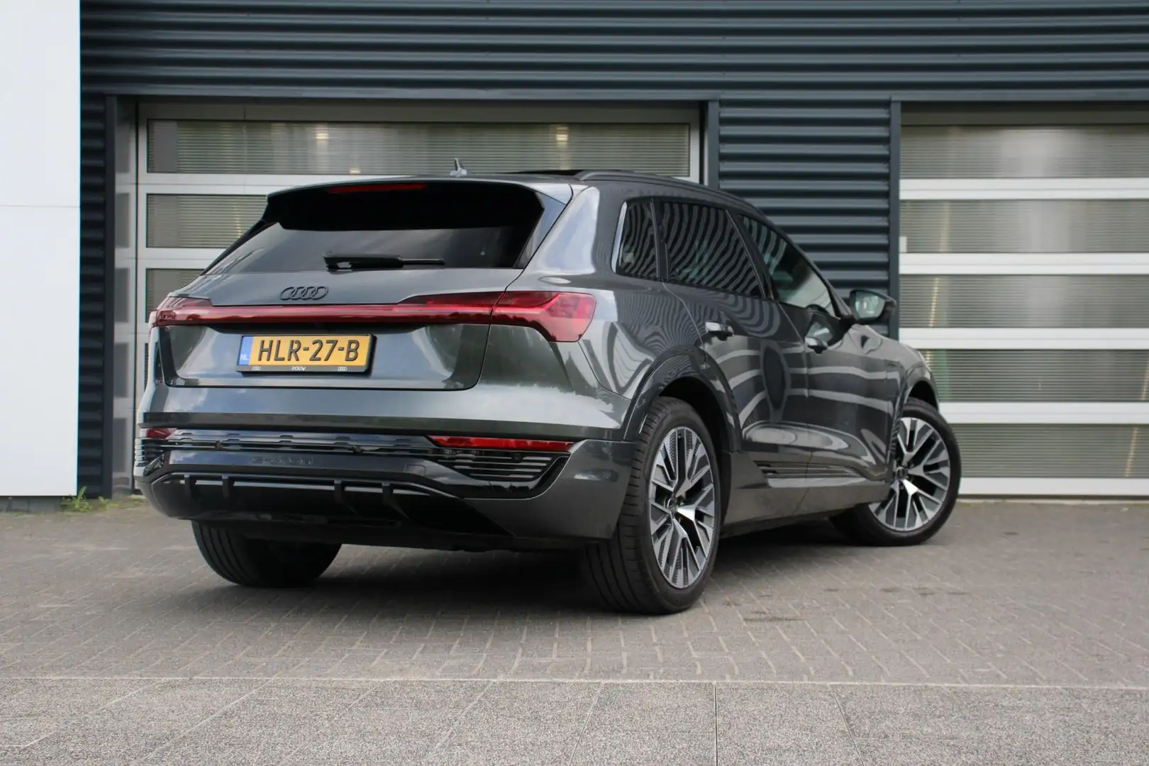 Audi Q8 e-tron 55 408pk quattro S Edition 115 kWh | Head-up Displ Gris - 2