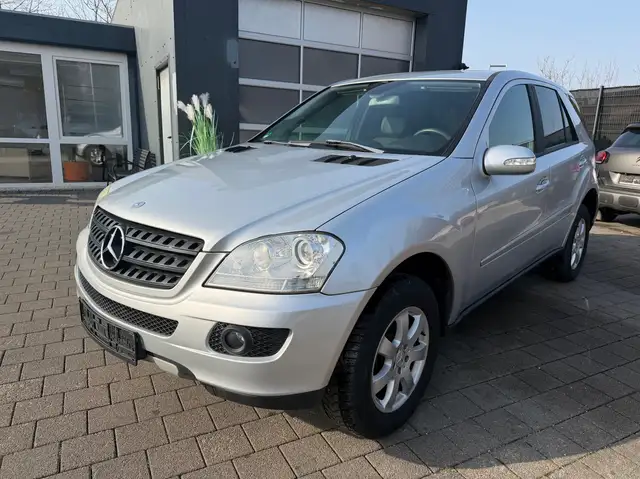 Mercedes-Benz ML 350 ML 350 Motor raucht läuft aber