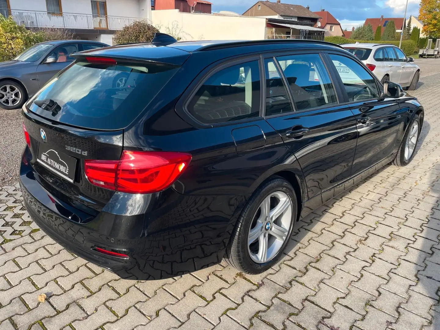 BMW 320 d Touring Aut. Advantage Navi LED HiFi FLA Schwarz - 2