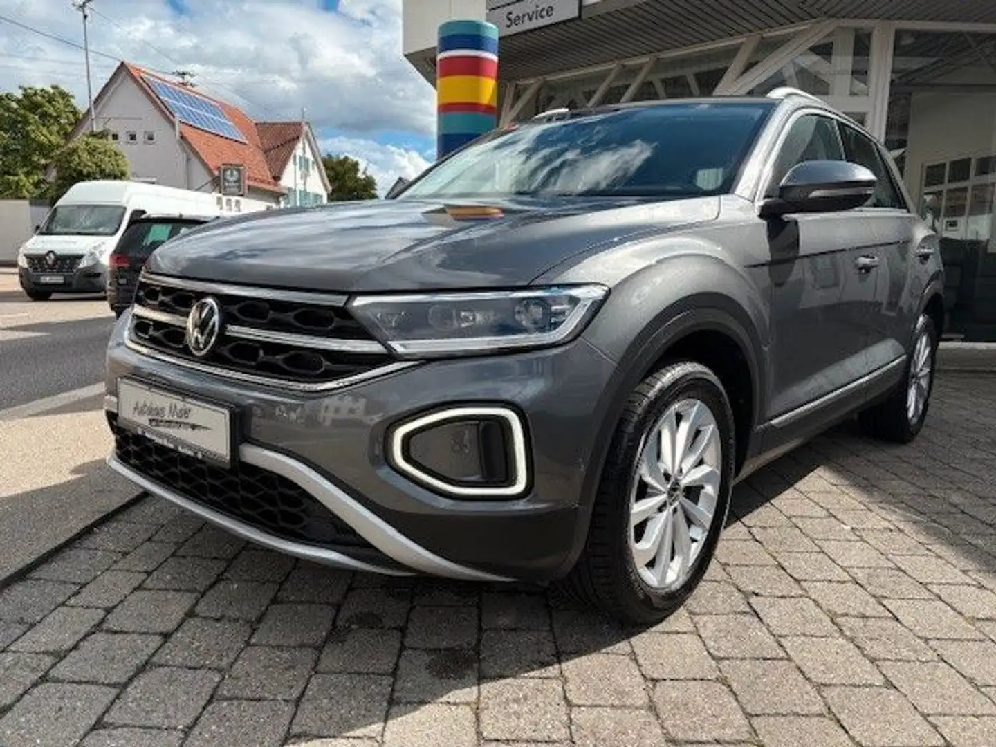Volkswagen T-Roc 1.5 TSI DSG Style RFK/PDC/SHZ/ALU/AHK Gris - 2