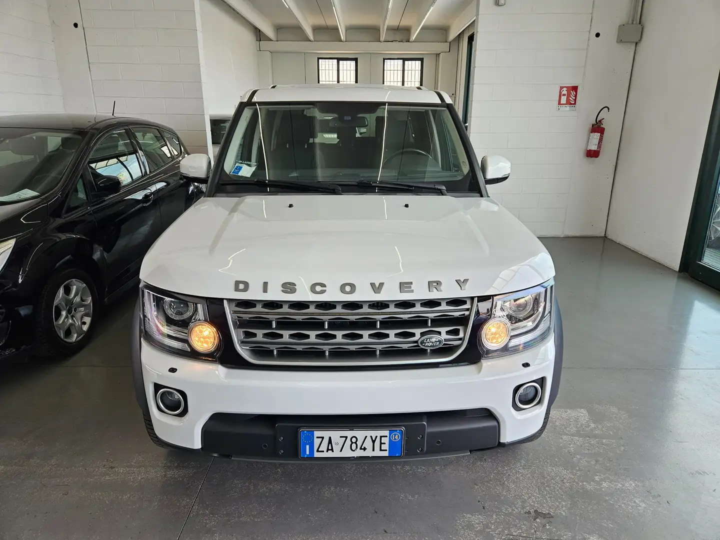 Land Rover Discovery 3.0 tdV6 HSE 211cv automatico Bianco - 2
