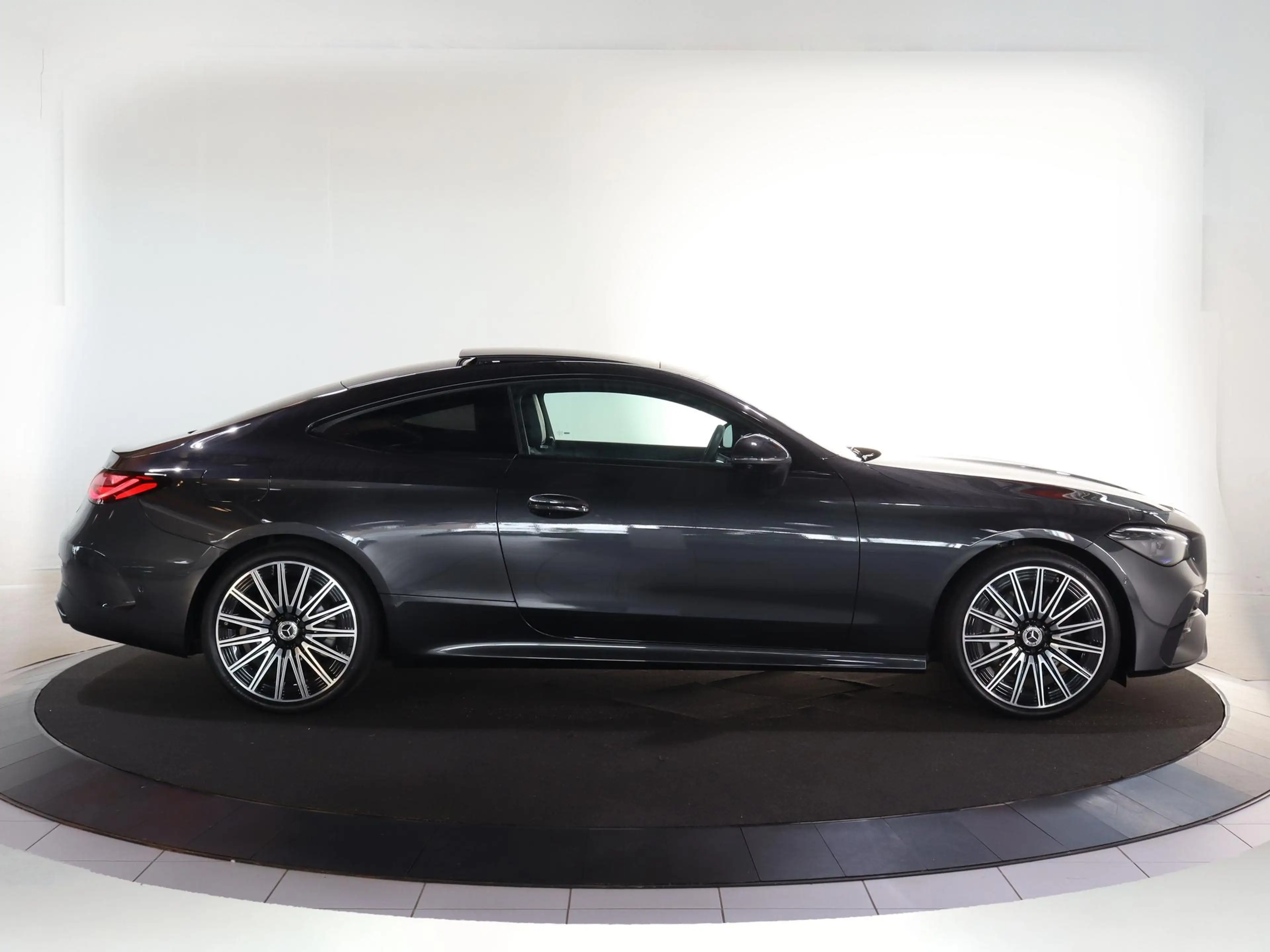 Mercedes-Benz CLE 200 Coupé AMG Line | Digital Light | Panoramadak | 20" — photo 6