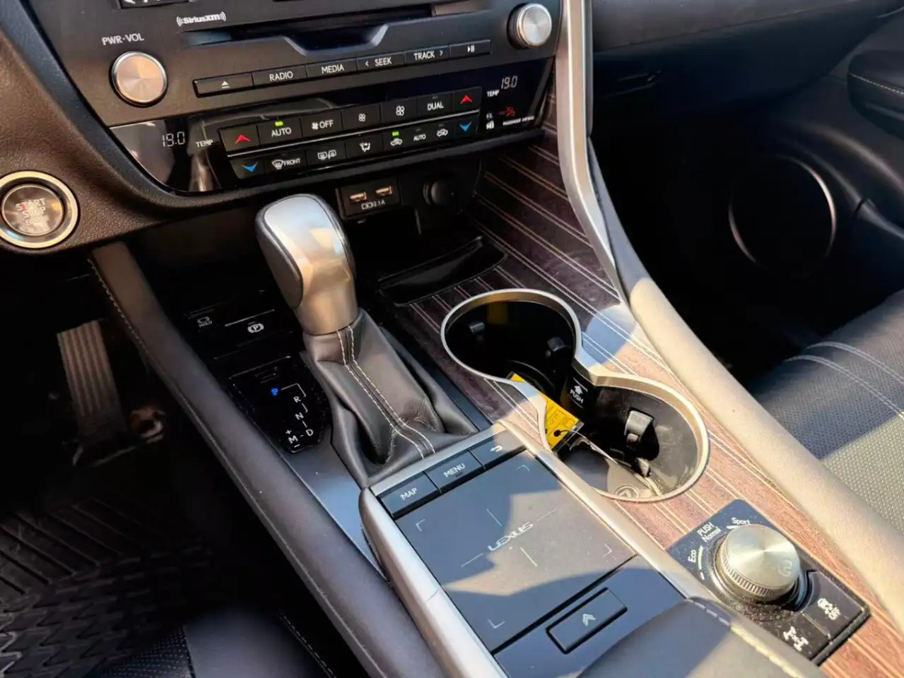 Lexus RX photo Lexus RX