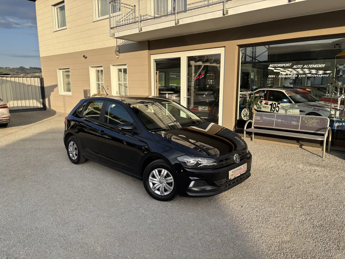Volkswagen Polo 1,0 Trendline *1.BESITZ*CARPLAY*KLIMA*MFL* Schwarz - 1
